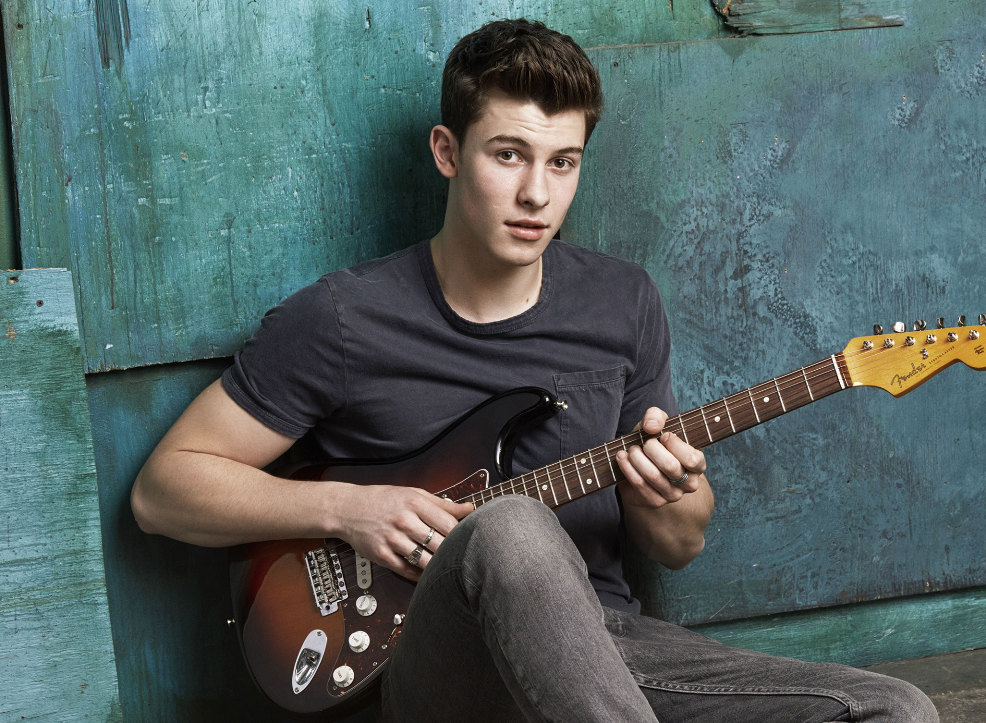 Песни на гитаре мужчина. Shawn Mendes. Шон Питер Рауль Мендес. Shawn Mendes Шон Мендес. Шон Мендес в 17 лет.