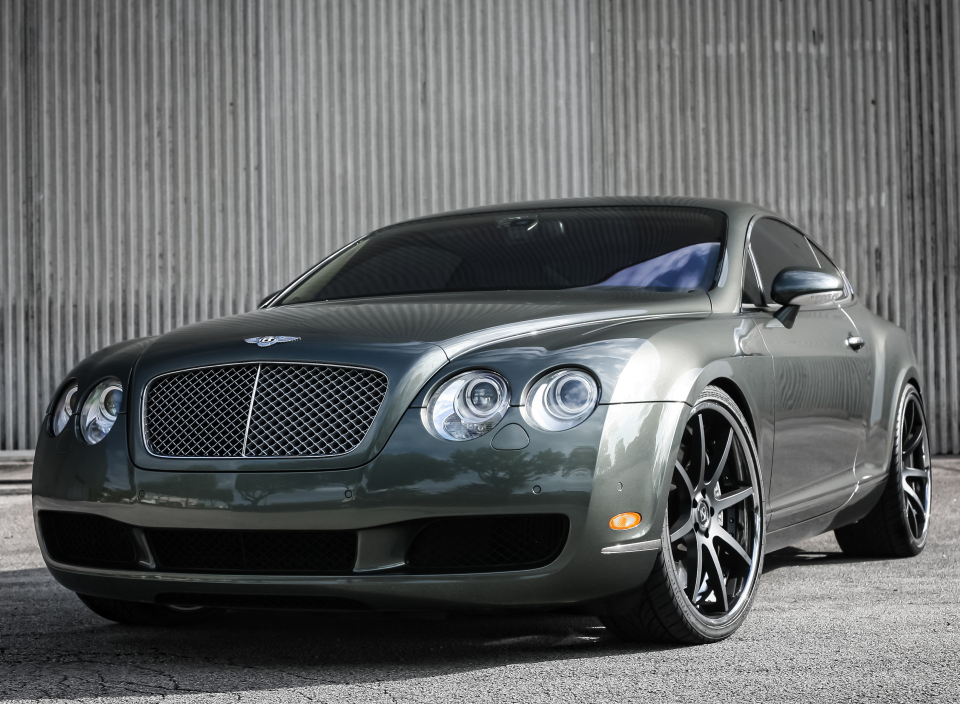 Бентли грей. Bentley Continental Coupe. Bentley Continental Gray. Бентли Континенталь купе. Custom Bentley Continental q.