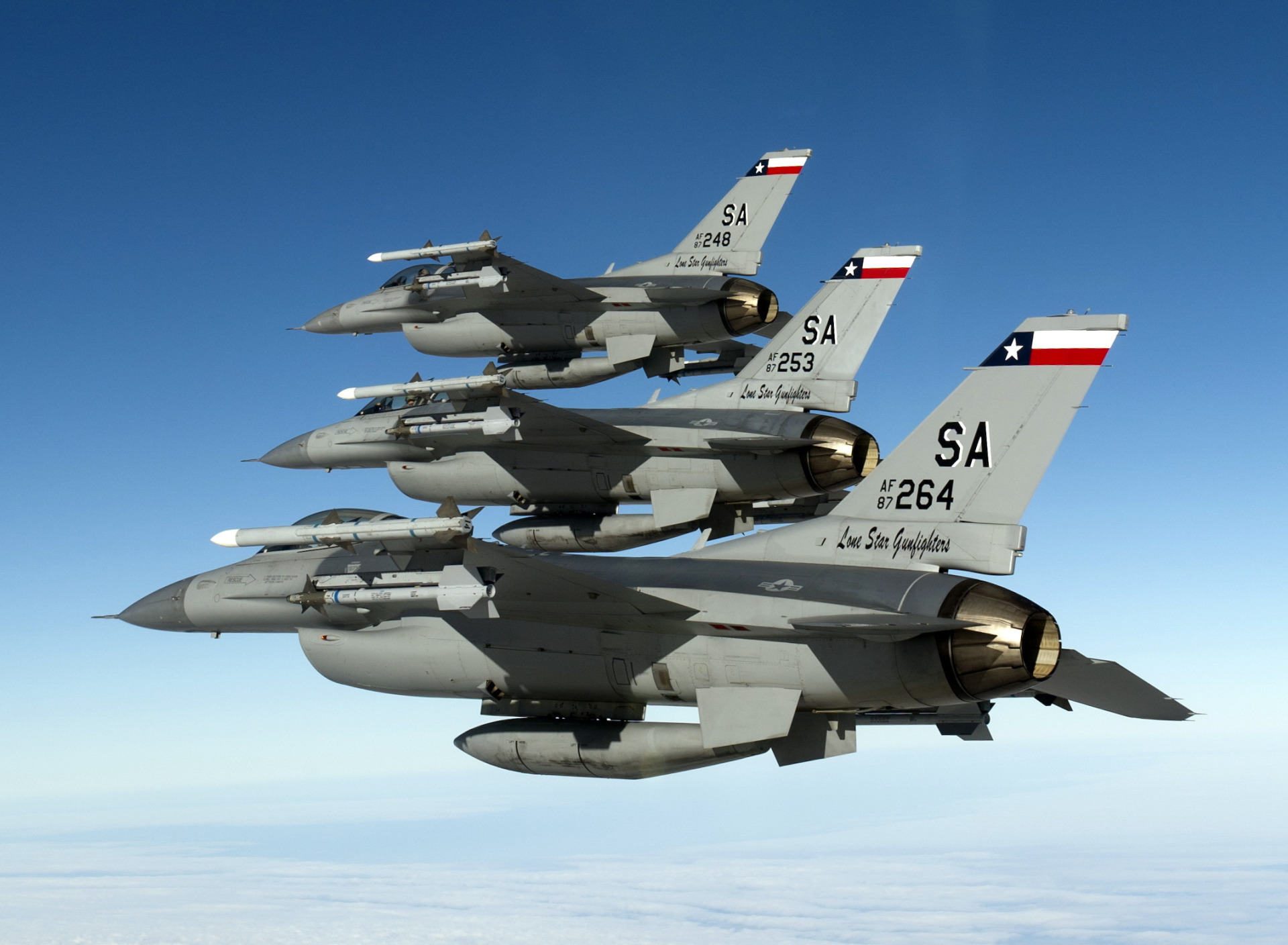 Истребители стран. F16c истребитель. F16 истребитель. F-16 Fighting Falcon. F-16c.