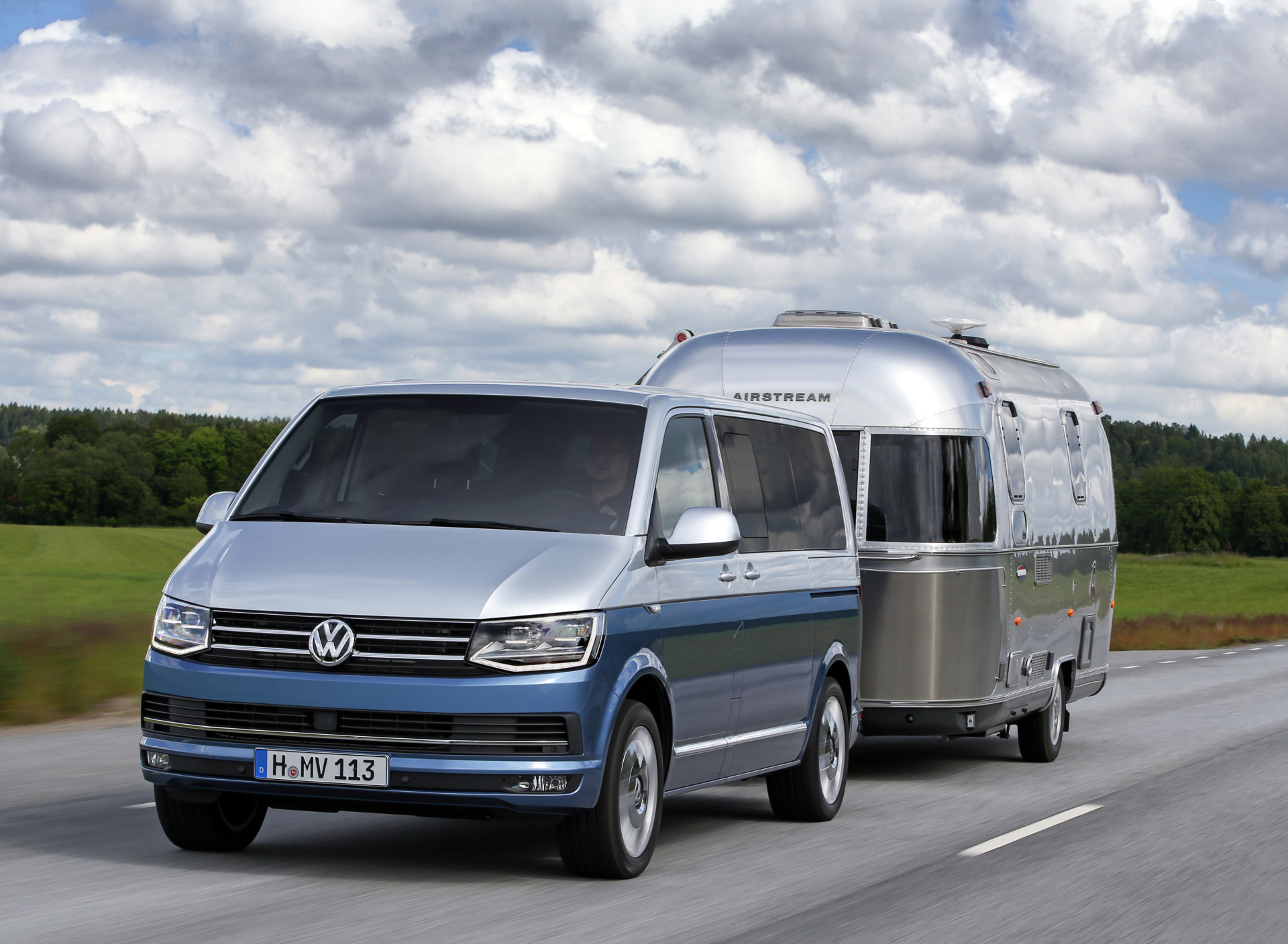 Volkswagen t6. Volkswagen Мультивен. Фольксваген Мультивен т1. Фольц Мультивен т6. Фольксваген Мультивен серебристый.