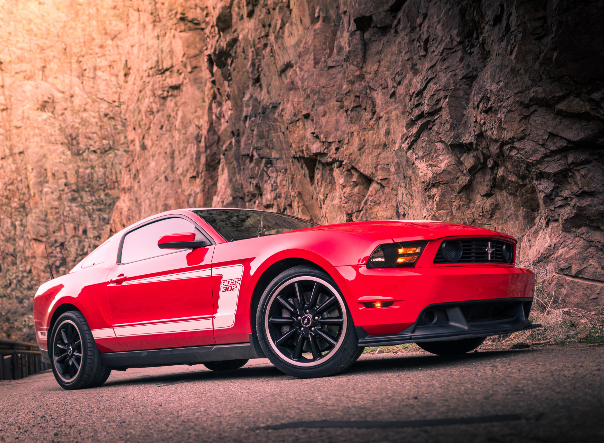 Ford Mustang 302 Boss красный