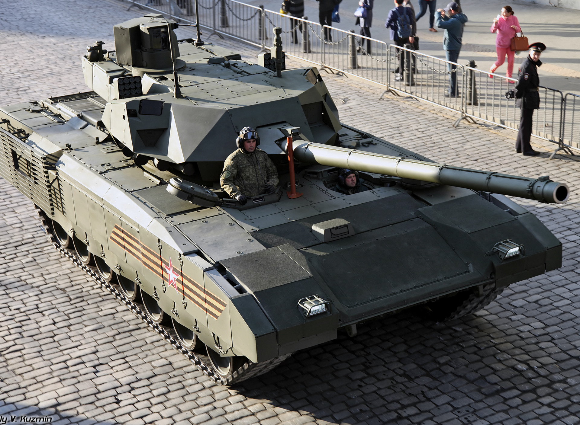 Как называется новый танк. Танк Армата УВЗ. Т-14 Армата. Новый танк т 14 Армата. Т-14 Армата экипаж.