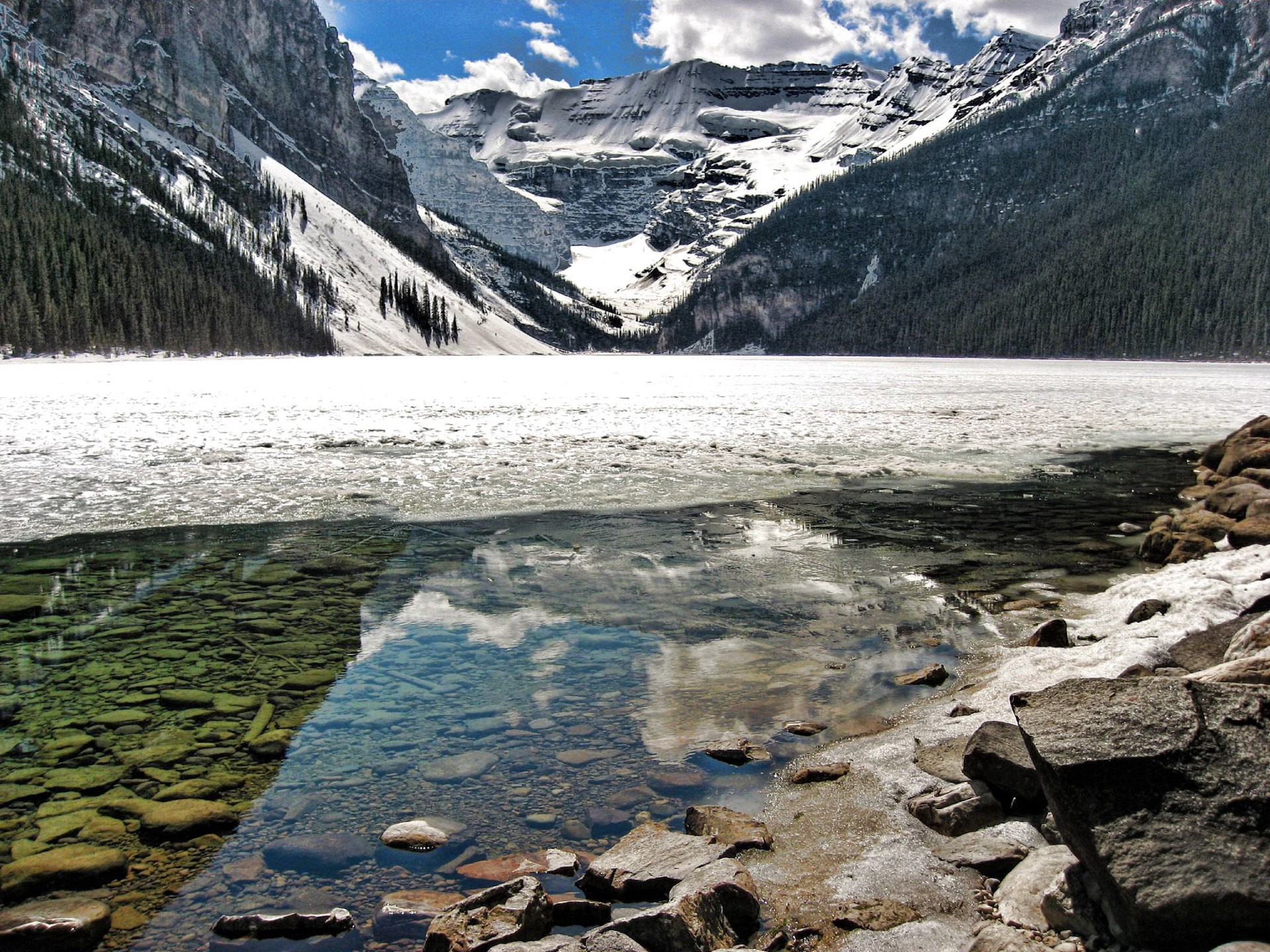 Горная вода. Камни вода горы. Горный берег. Водяная гора. Фотообои горы,камни.