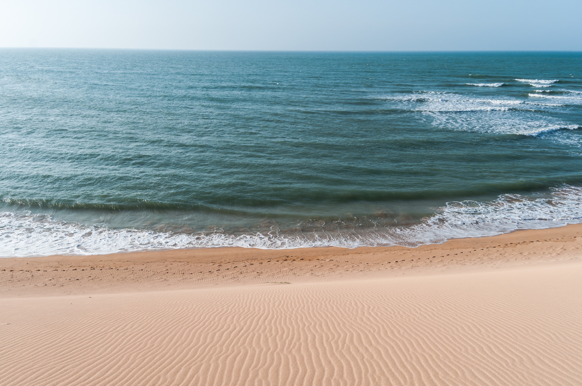 песчаный пляж в адлере