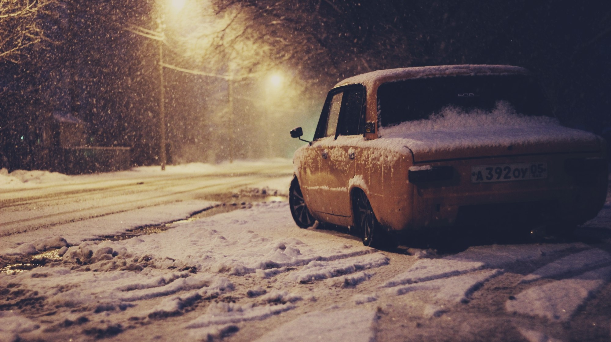 Скачать обои зима, машина, авто, копейка, auto, LADA, 2101, ВАЗ, раздел  другие марки в разрешении 2000x1119