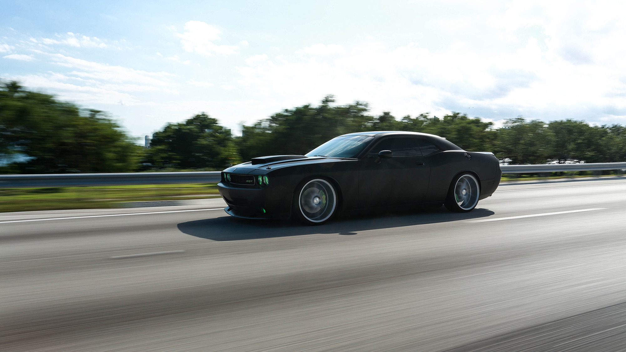 Авто асфальт. Dodge Challenger srt колесо. Dodge из асфальт. Додж в асфальте. Асфальт 9 машины.