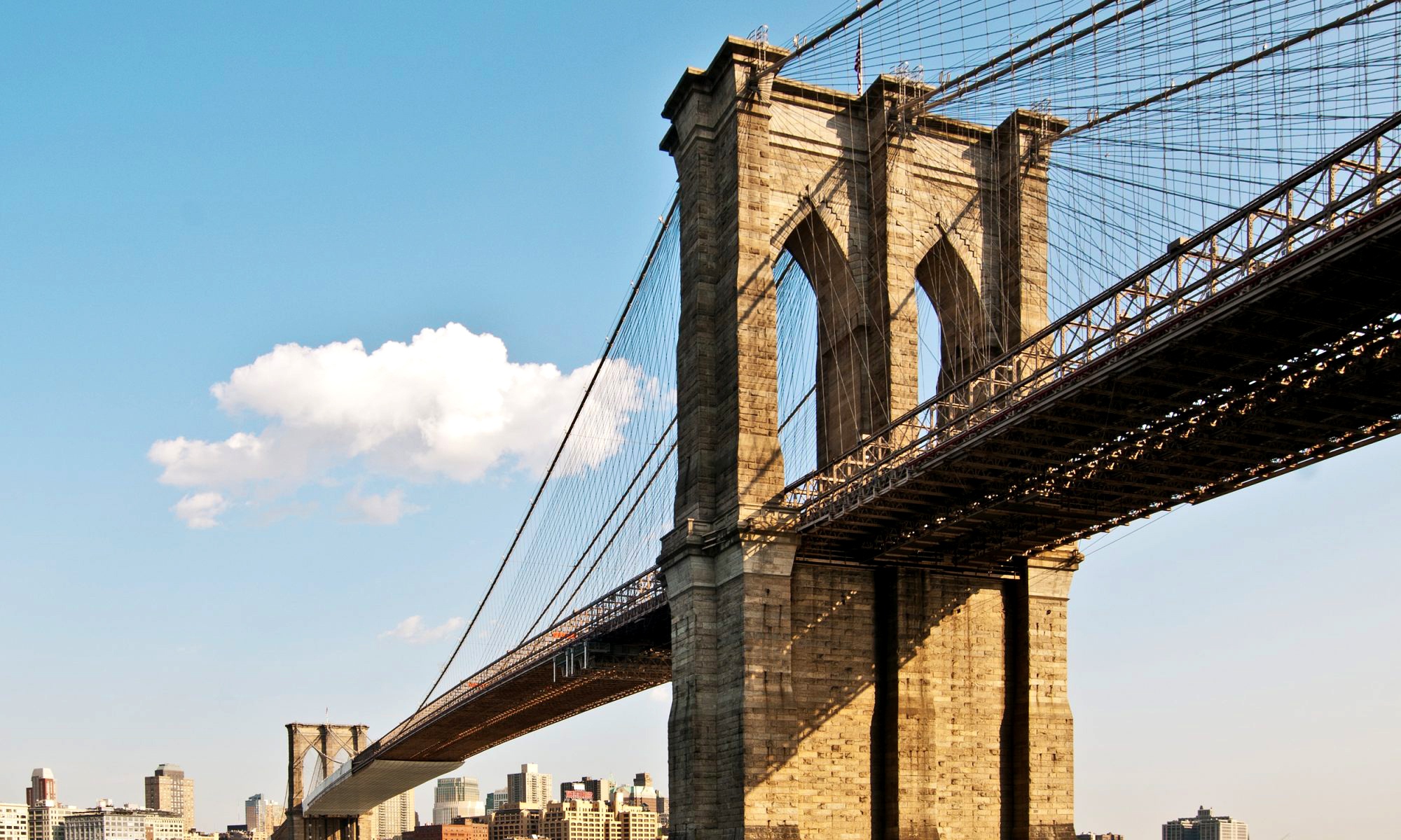 Мост снизу. Бруклинский мост Бруклин. Бруклинский мост 1883. Бруклинский мост Нью-Йорк. Бруклинский мост Нью-Йорк открытие.