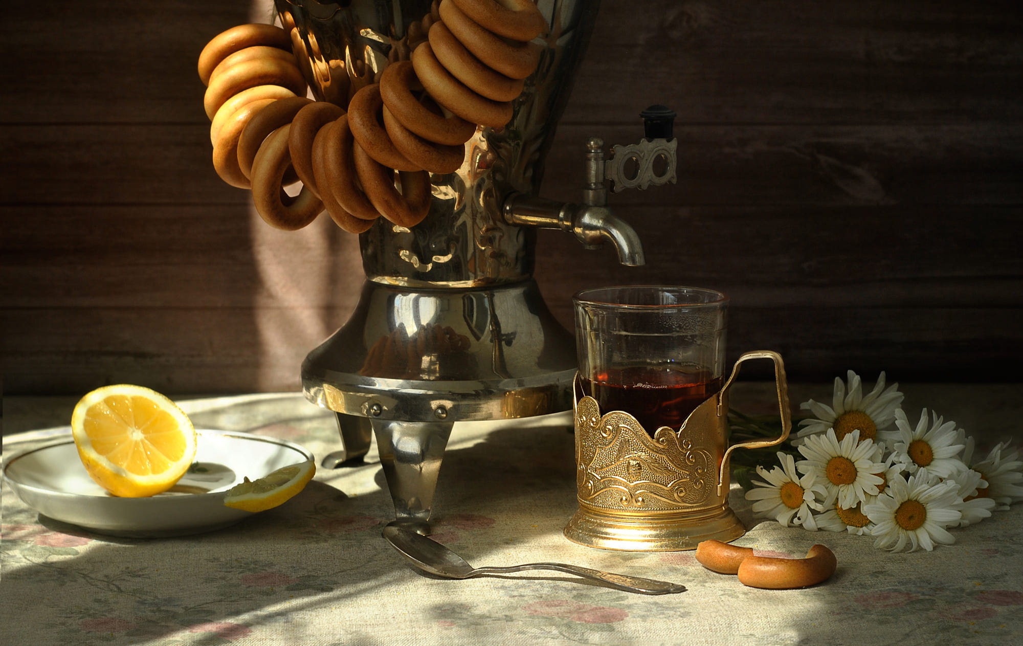 Чай с баранками пьем. Самовар. Самовар чай. Чай из самовара. Натюрморт чаепитие.