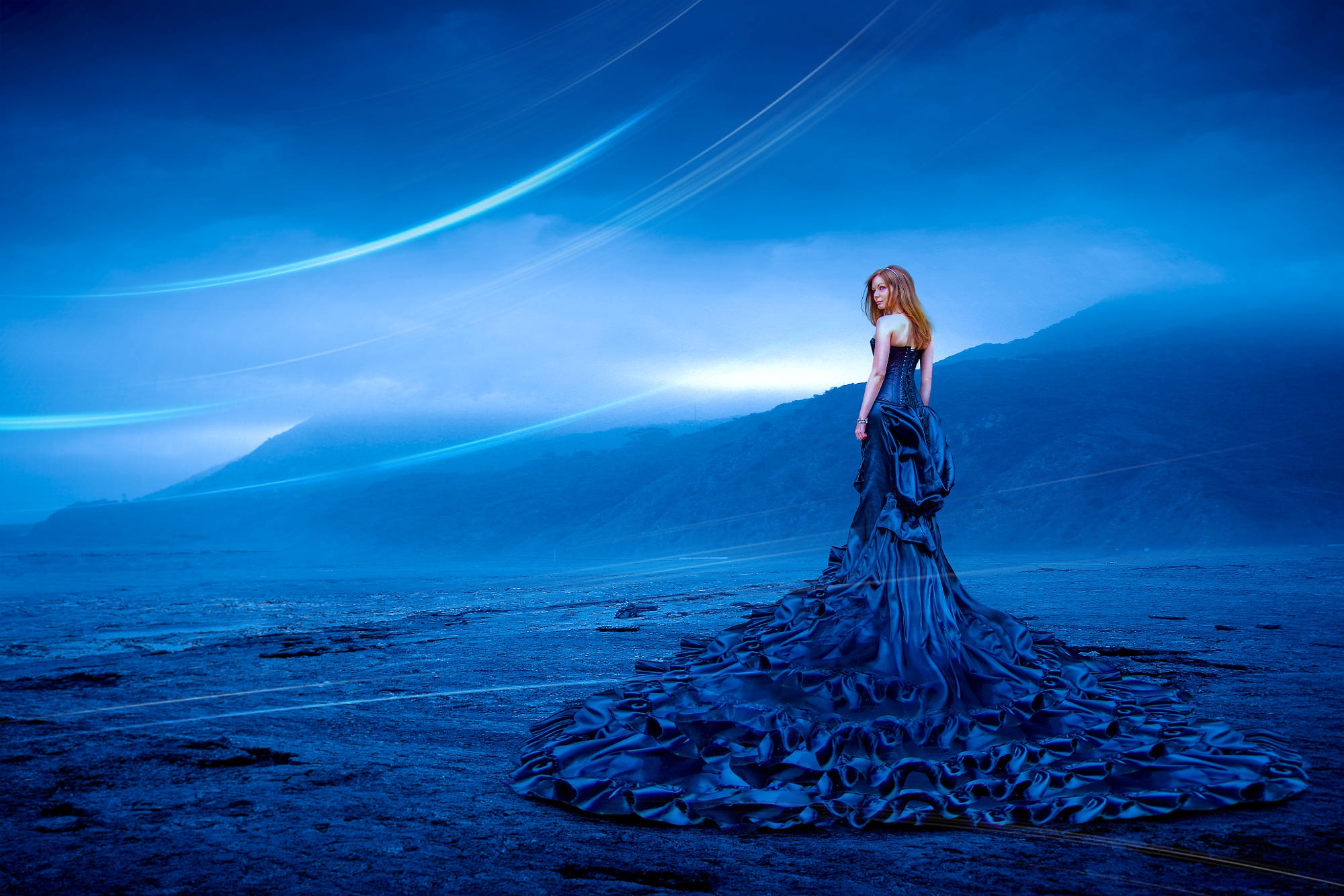 Девушка голубое платье горы. Девушка горы бирюзовом платье. Картина девушка в голубом платье стоит,опершись. Red Dress on Blue Sky. Ты стоишь в синем платье слушать