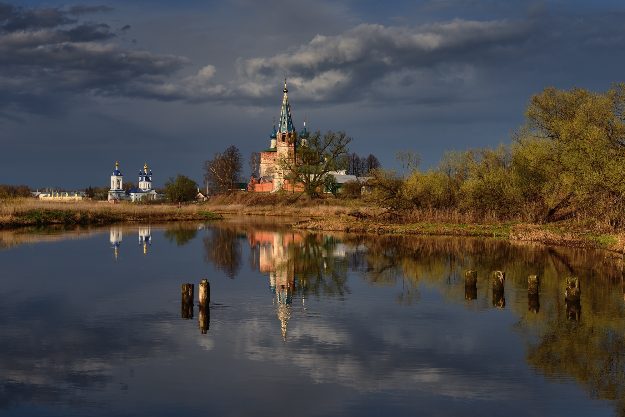 Подмосковье Церковь река лето