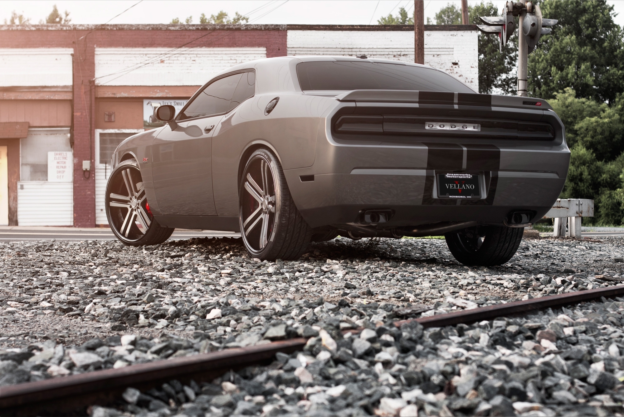 Машины стр. Dodge Challenger Tuning Wheels. Dodge Challenger Supercharged. Додж Челленджер тонированный. Додж Челленджер тюнинг.