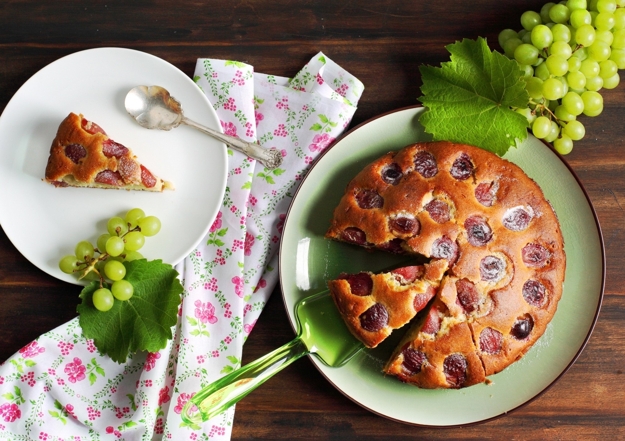 Все вкусно. Красивые Кулинарные блюда. Пирог на столе. Пирог на тарелке. Красивые тарелки для еды.