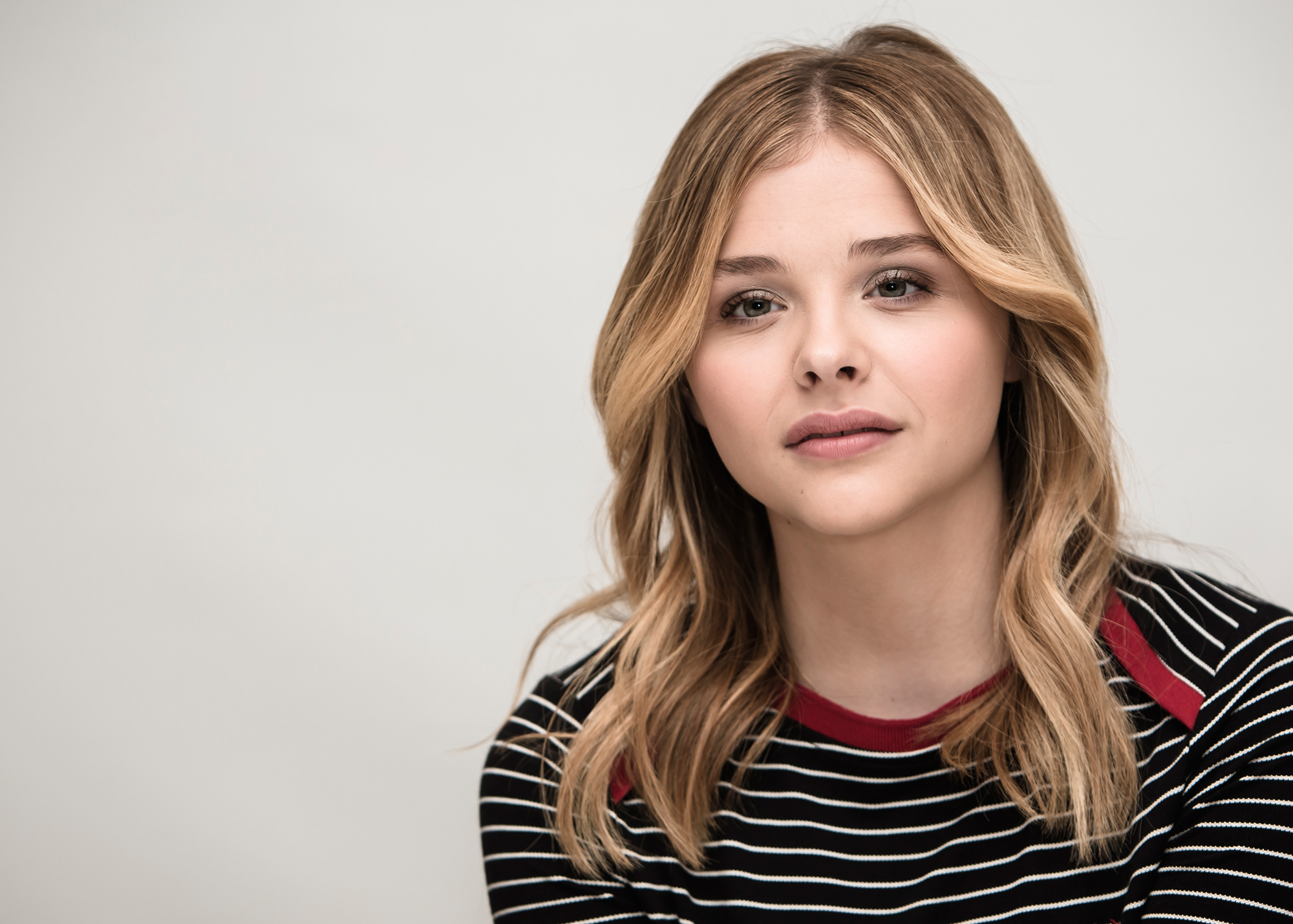 Обои фотосессия, Chloe Moretz, Хлоя Морец, Press-Conference-2013 на телефон  и рабочий стол, раздел девушки, разрешение 2000x1429 - скачать