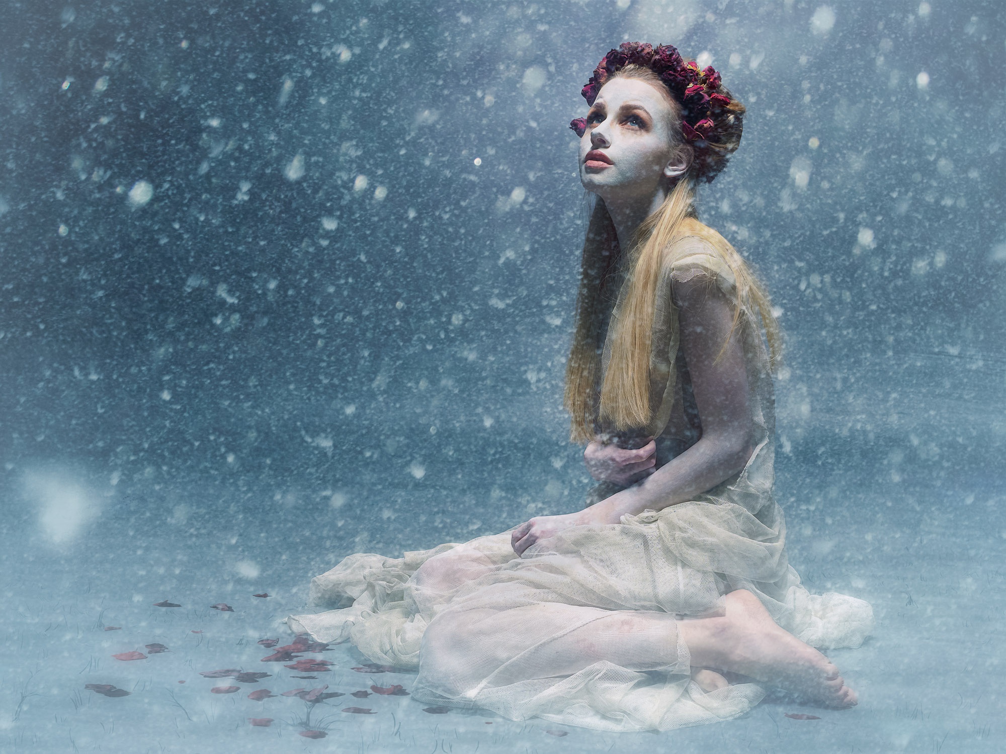 Девушка айс. Снежная девушка. Девушка в снегу. Девушка зима фэнтези. Холодная девушка.