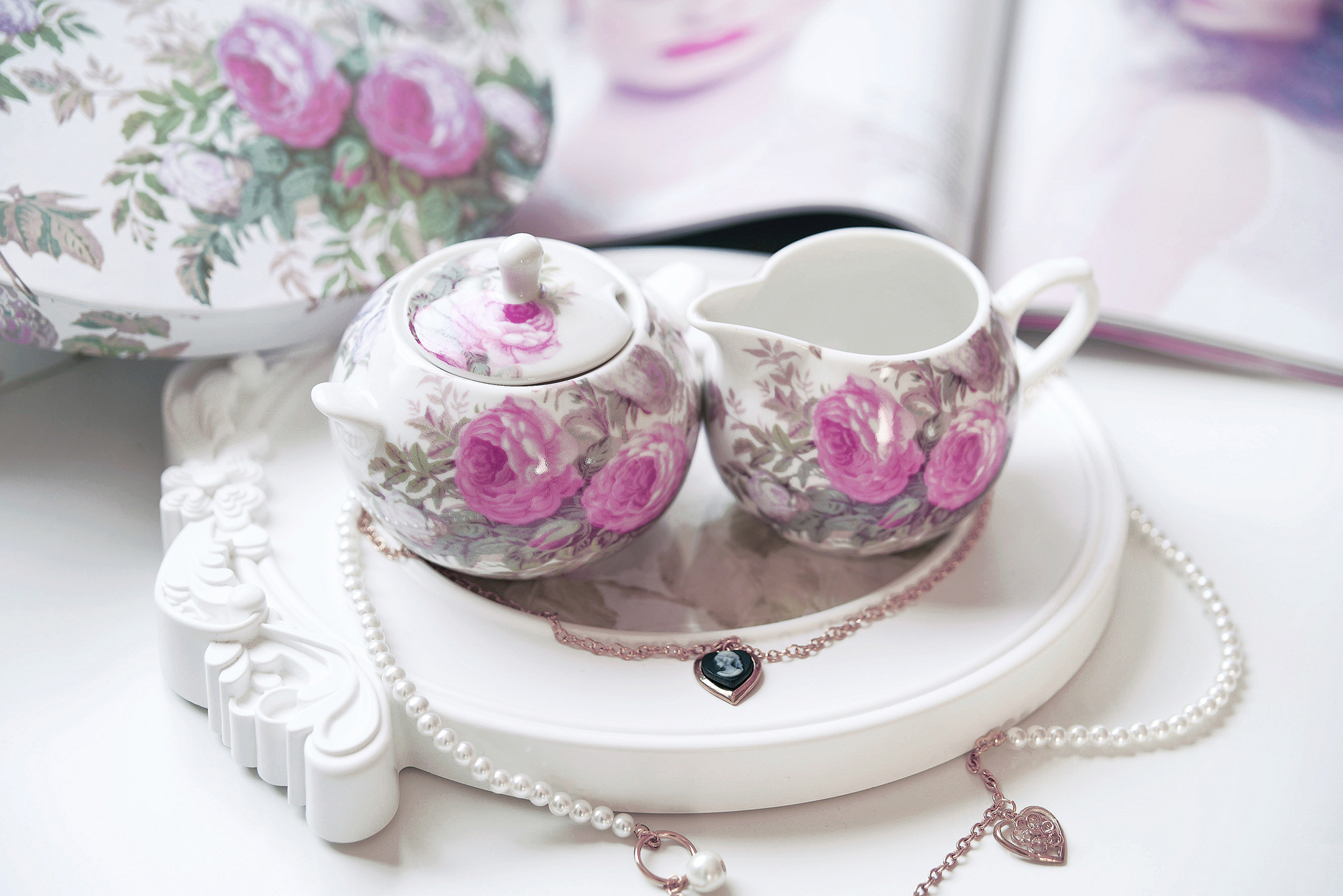 Сон сервиз. Graceful Maestro чайный сервиз. Чайный сервиз Beatrice Royal Albert. Чайный сервиз с цветочками. Чайный сервиз с цветами.