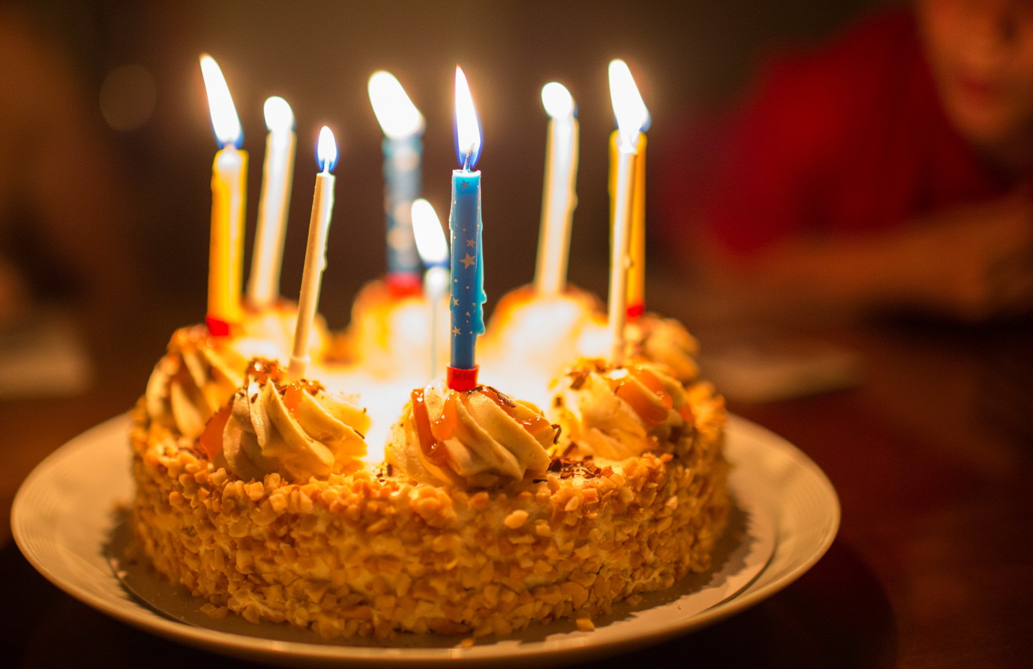 Видео торт свечи. Тортик со свечами. Свечи для торта. Красивый торт со свечами. Торт с днем рождения!.