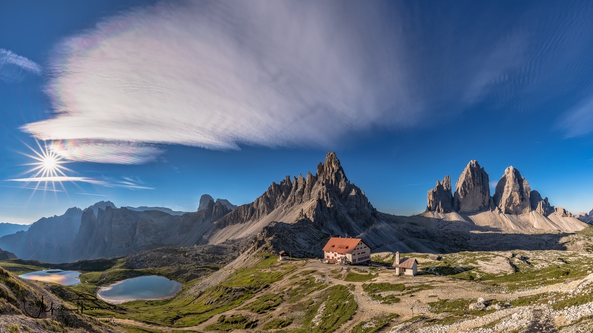 Les montagnes. Панорама Доломитовые Альпы. Cечеда Доломитовые Альпы Италия. Доломитовые Альпы домик. Доломитовые Альпы домикик.