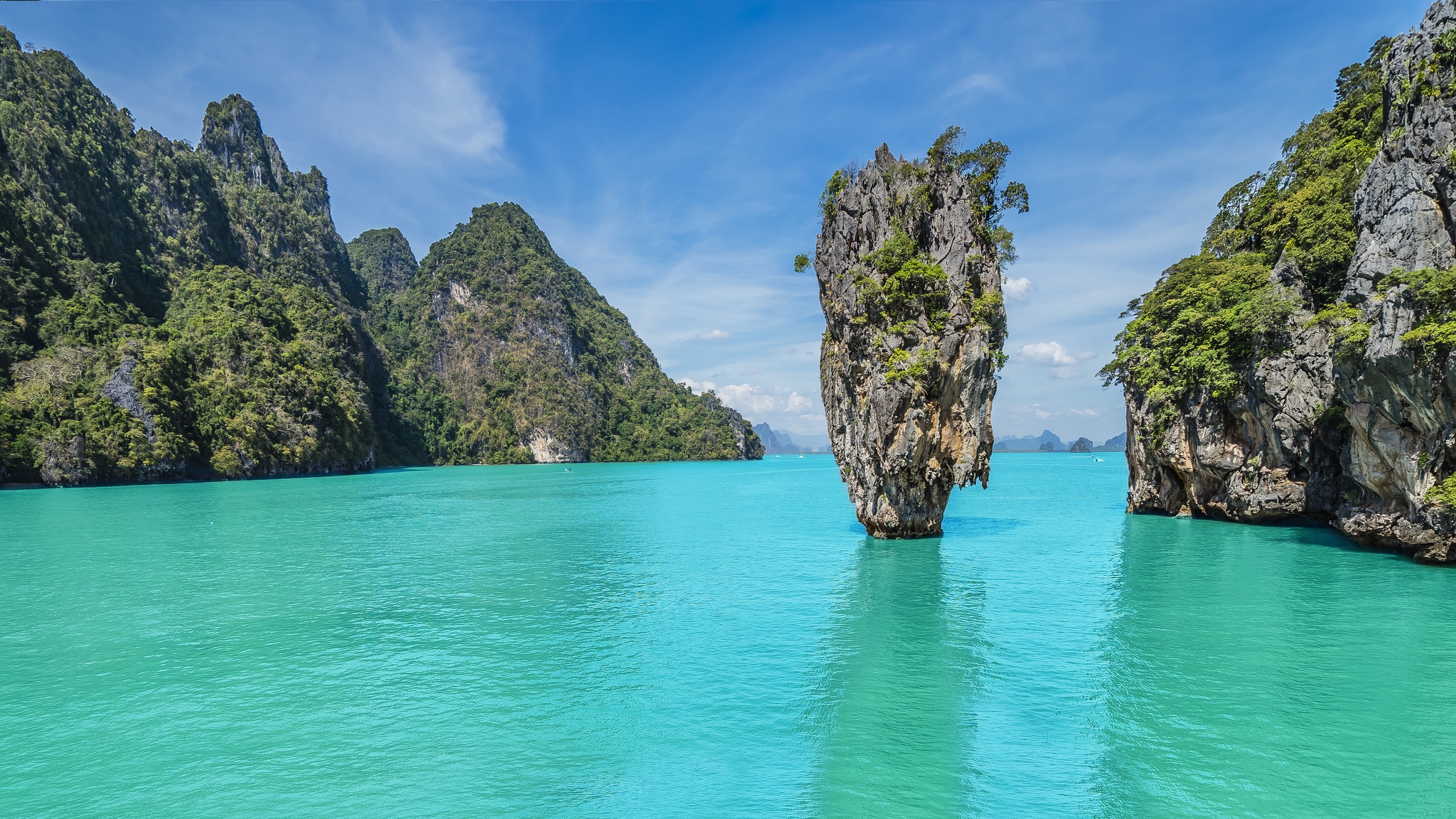 Таиланд какая. Остров Джеймса Бонда в Тайланде. Пхукет скалы. Пи пи Тайланд. Тайланд острова скалы.