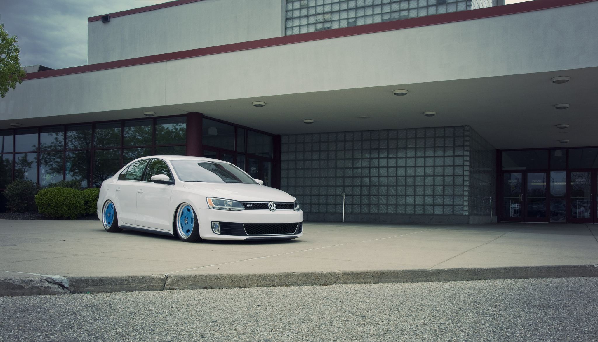 VW Jetta gli White