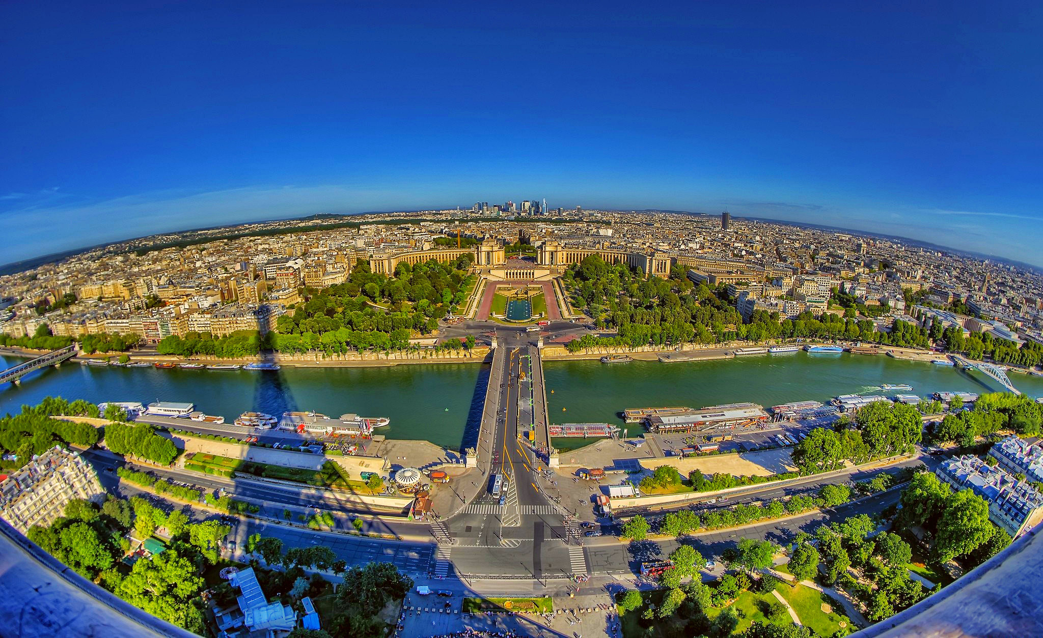 Paris france. Франция Париж. Река сена Лувр. Река сена в Париже сверху. Ле Аль парк в Париже.