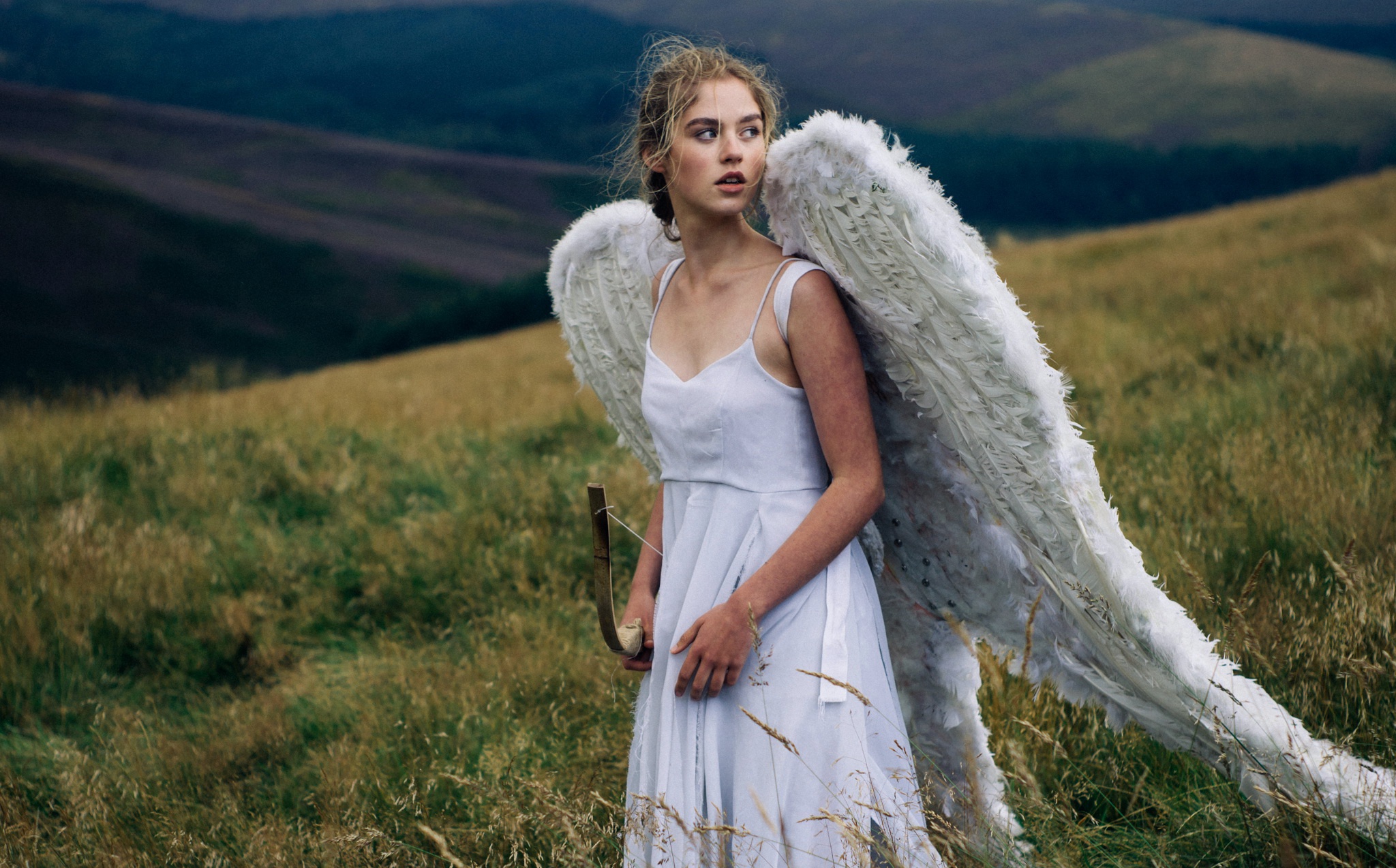 Ангел в белом платье. Девушка - ангел. Дева-ангел. Девушка с крыльями. Фотосессия с крыльями.