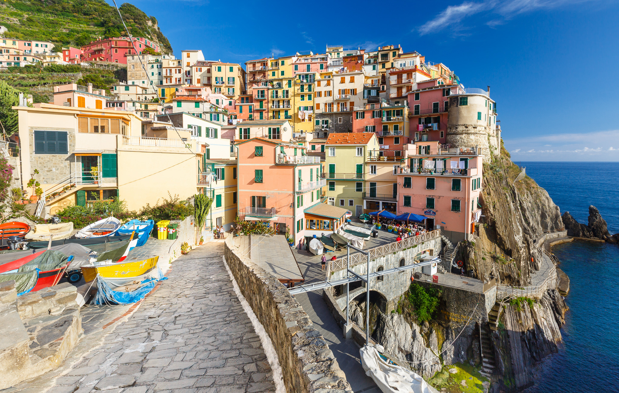 Wonderful italy. Манарола Чинкве-Терре Италия. Манарола Лигурия Италия. Cinque Terre Италия. Италия скала Манарола.