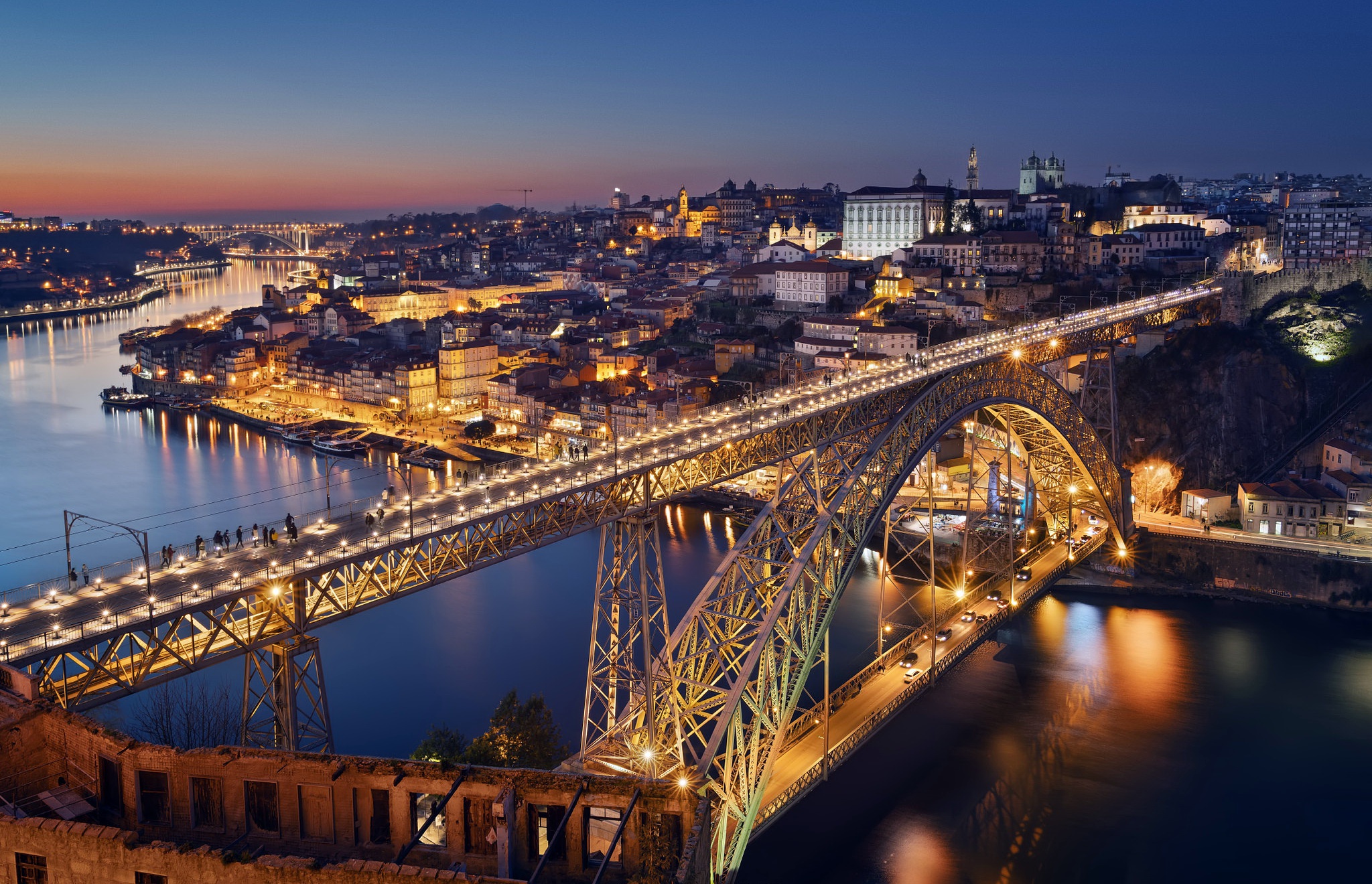 Столица города порту. Oporto. Порту. Река в столице Португалии. Португалия фотографии.