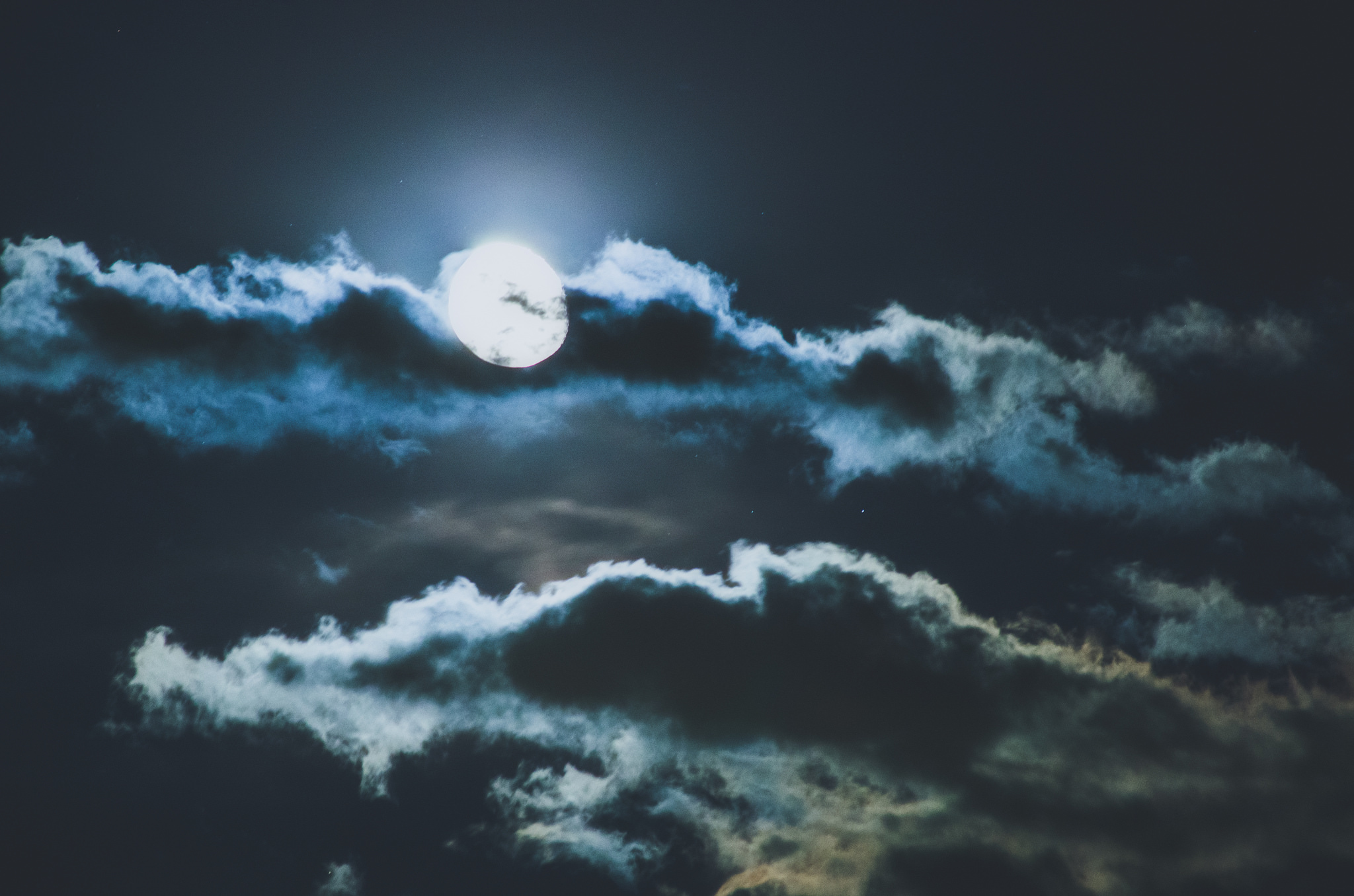 большое фото ночь луна облака