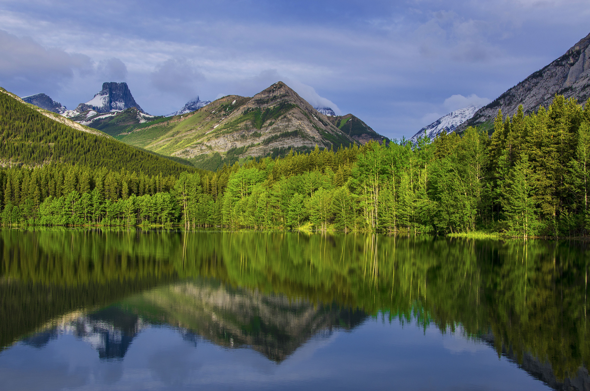 Красивые виды озера. Национальный парк Уотертон-Лейкс Канада. Национальный парк Пирин. Южный Шварцвальд озеро.