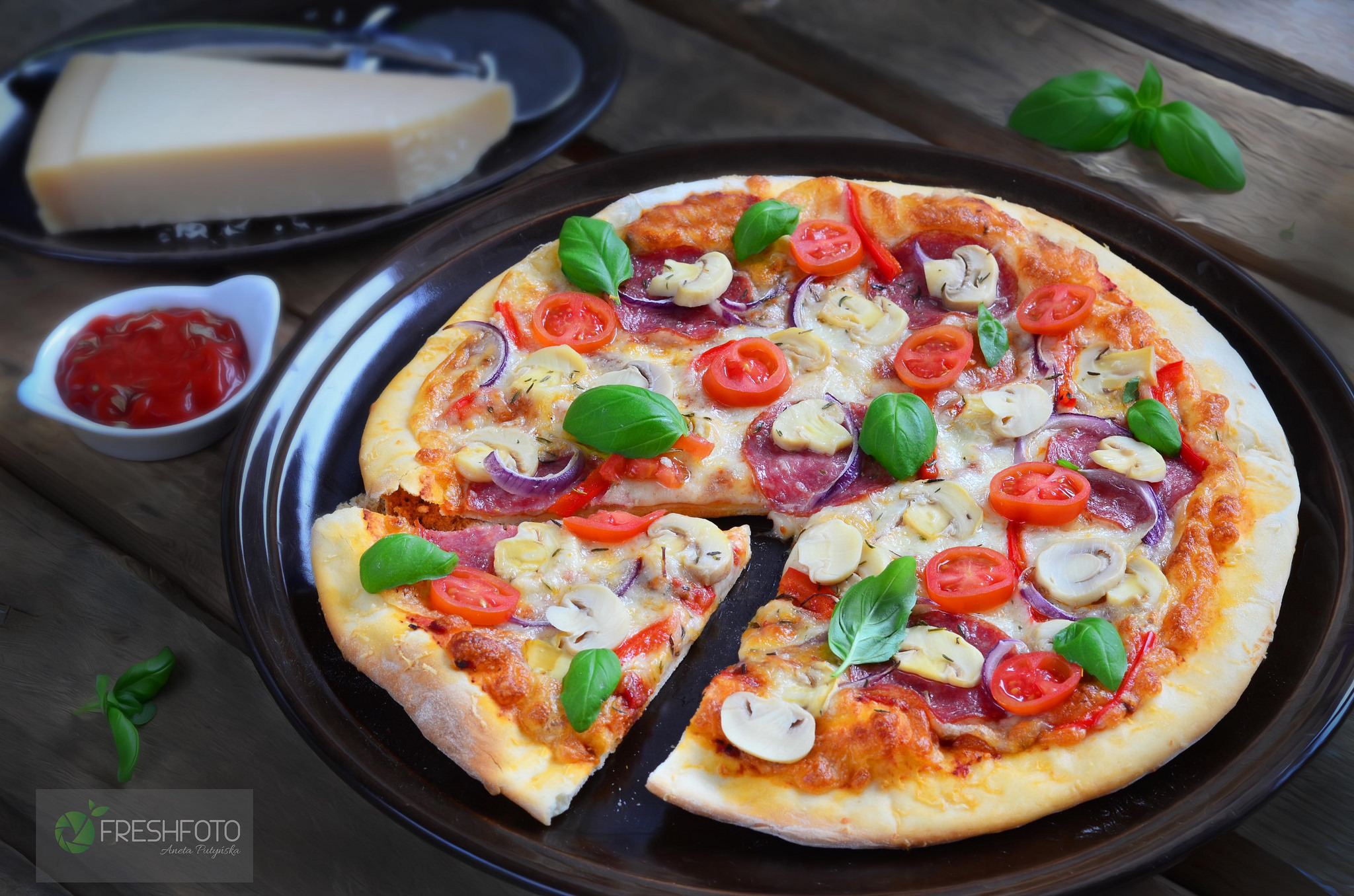 грибная пицца с помидорами и фото 111