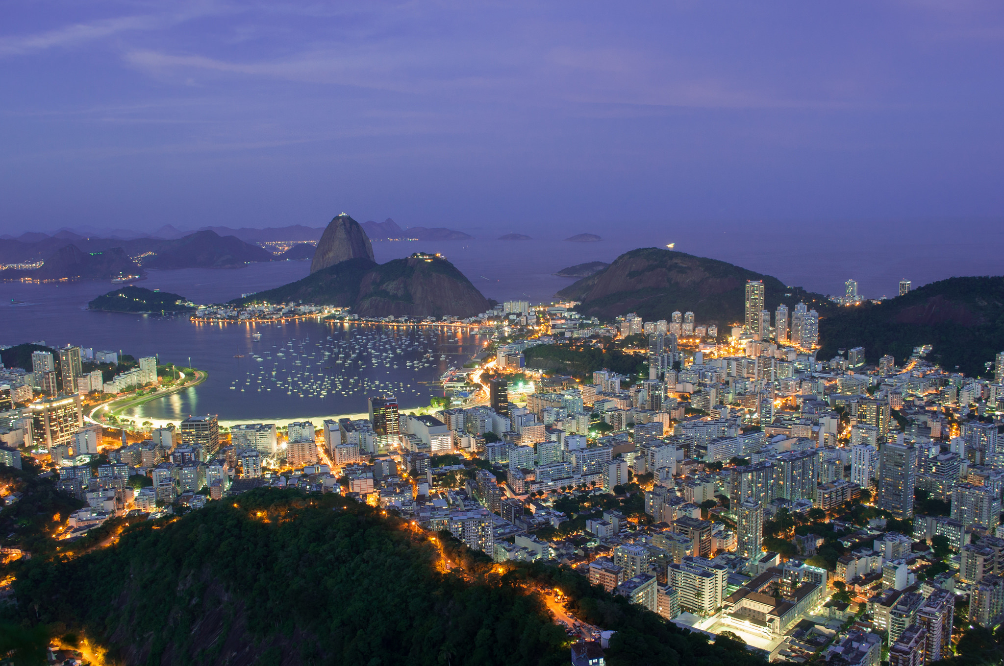 Rio de janeiro. Рио-де-Жанейро (город в Бразилии). Рио-де-Жанейро (город в Бразилии) ночью. Залив Рио де Жанейро. Рио де Жанейро Гуанабара.