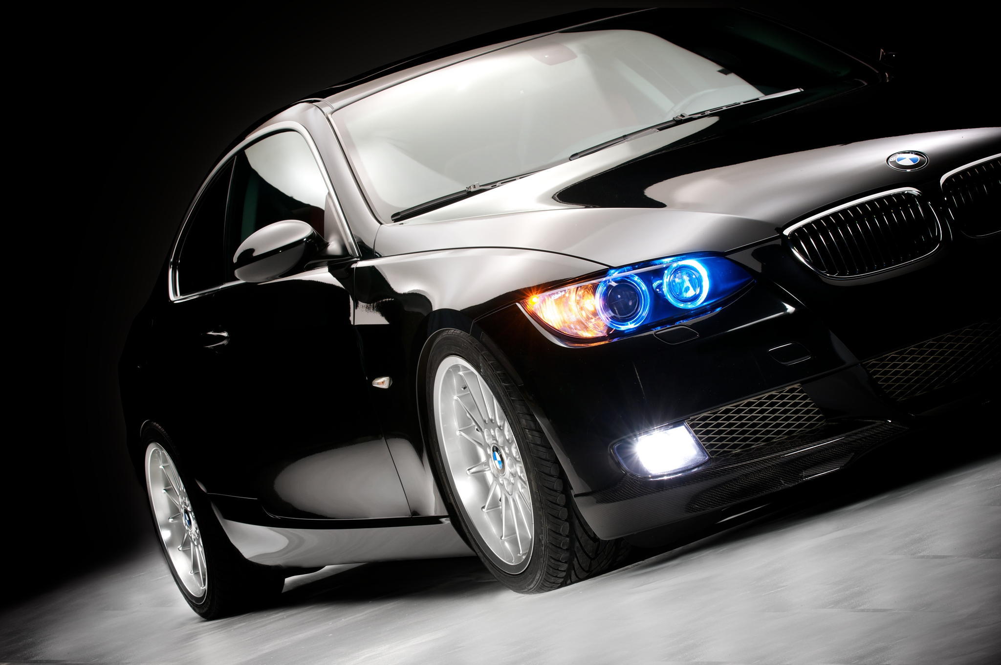 Bmw черный обои. BMW 335i. BMW 330i. БМВ 350i.