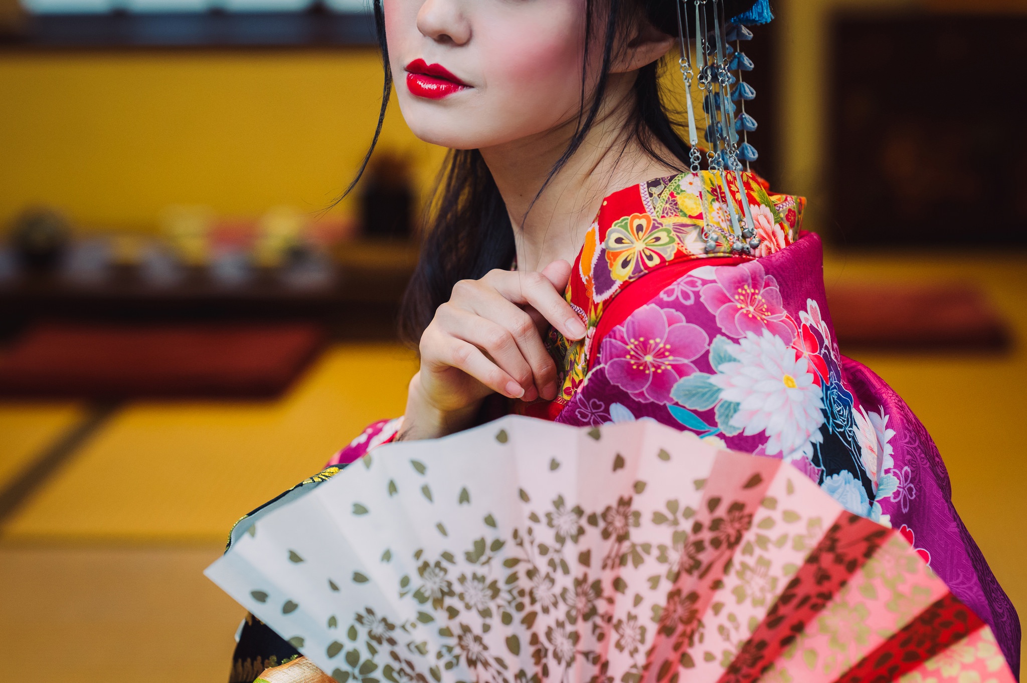 Видео красивой японской девушки. ЮКО Асакуса гейша. Гейши в Японии. Кимоно гейши. Япония девушки в кимоно гейша.