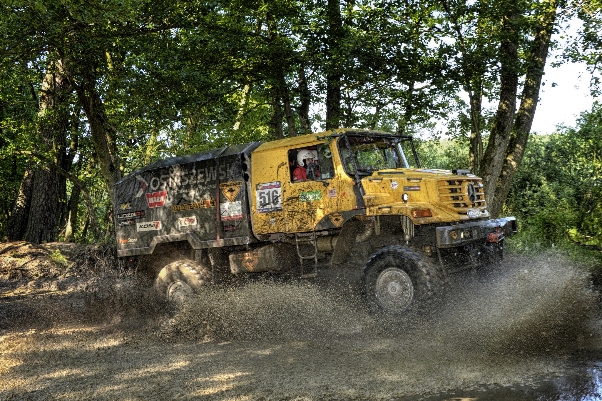 Грузовики по бездорожью. Mercedes Benz Unimog ралли. Мерседес Унимог для бездорожья. Мерседес Зетрос ралли. Mercedes Benz Zetros 4x4 ралли.