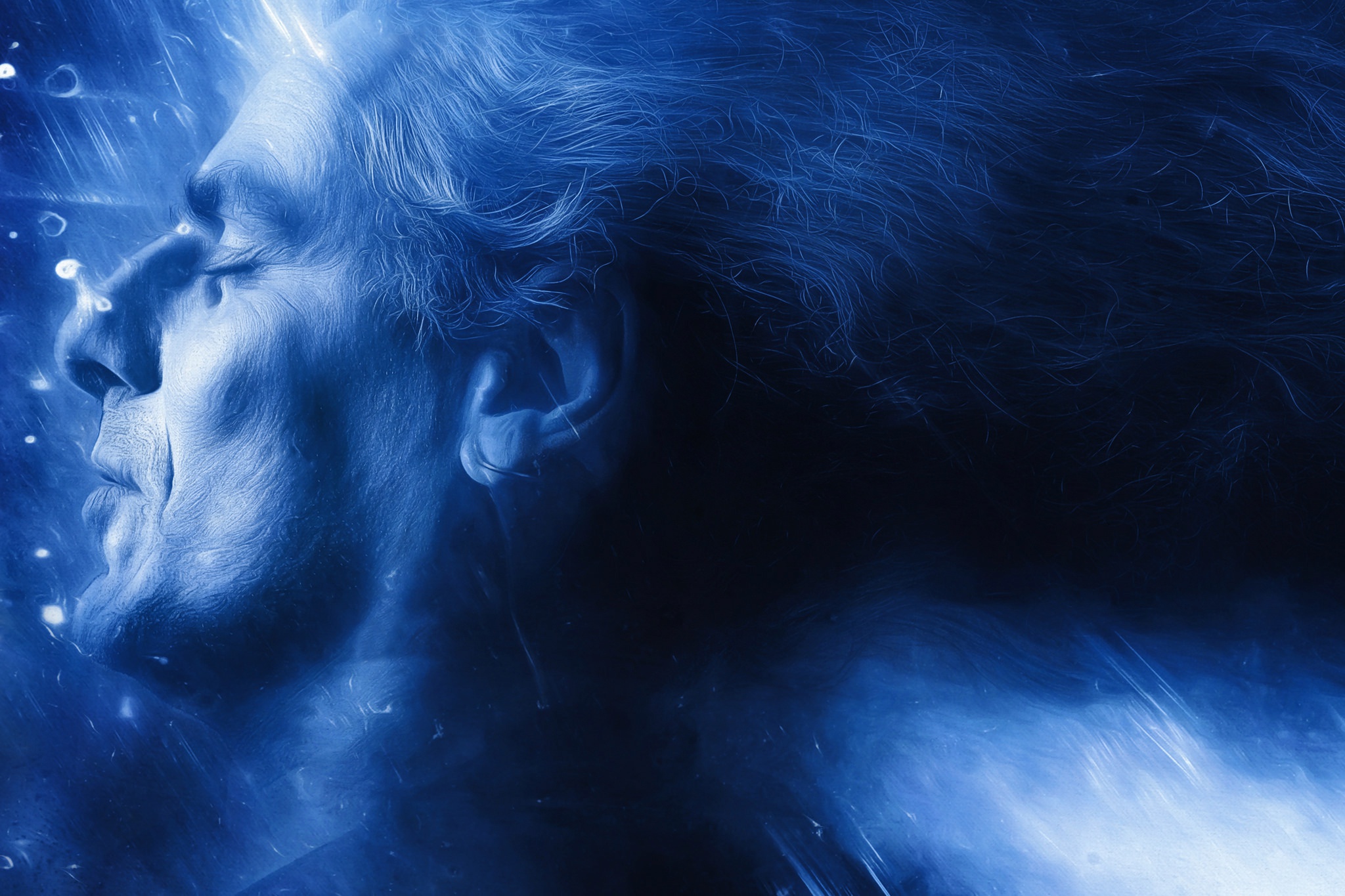 мужик просыпается после сна. загадочный мужчина из снов. приснилось лицо большое. к чему снится бить человека во сне для женщины по лицу. веснушки крупным планом.