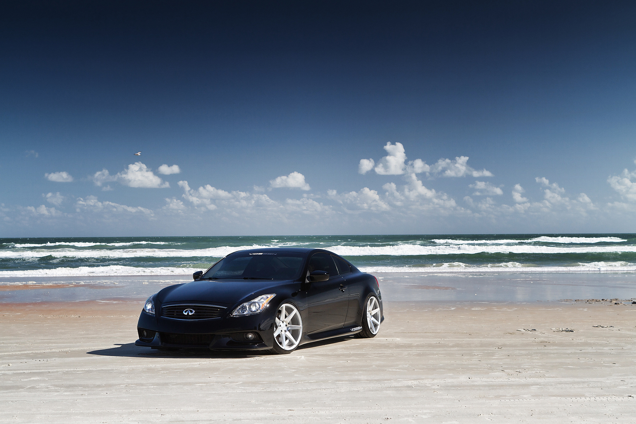 Черное море машина. Infiniti g37. Infiniti g37 Wallpapers. Infiniti g37 Side. Машина на берегу.