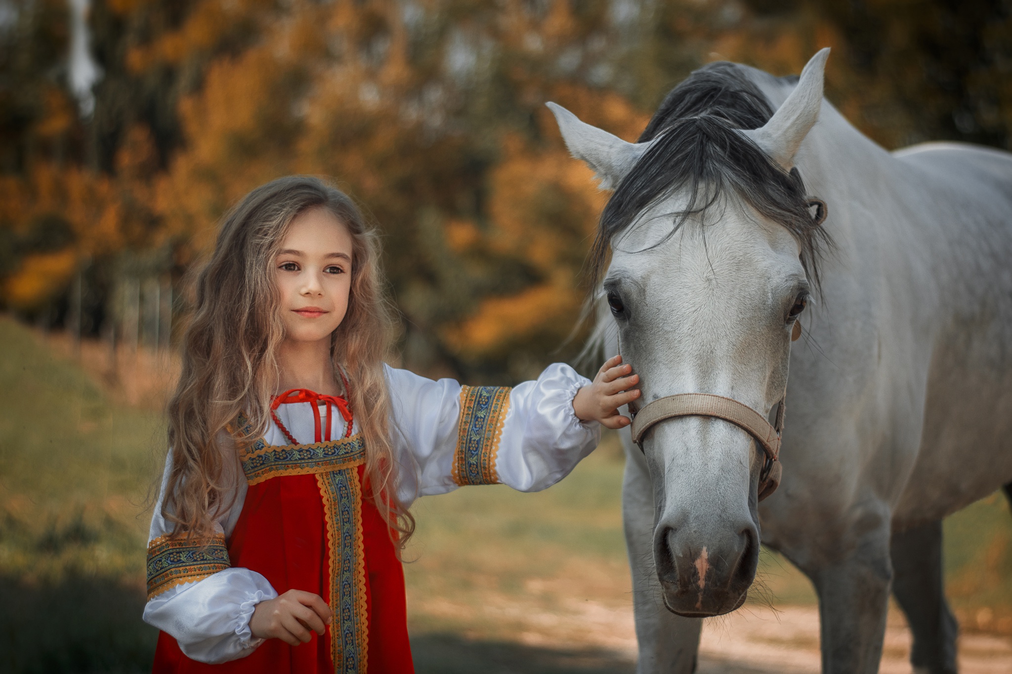 Девочка с лошадкой. Девочка на лошади. Детская фотосессия с лошадьми. Фотосессия с лошадьми дети. Девочка и конь.