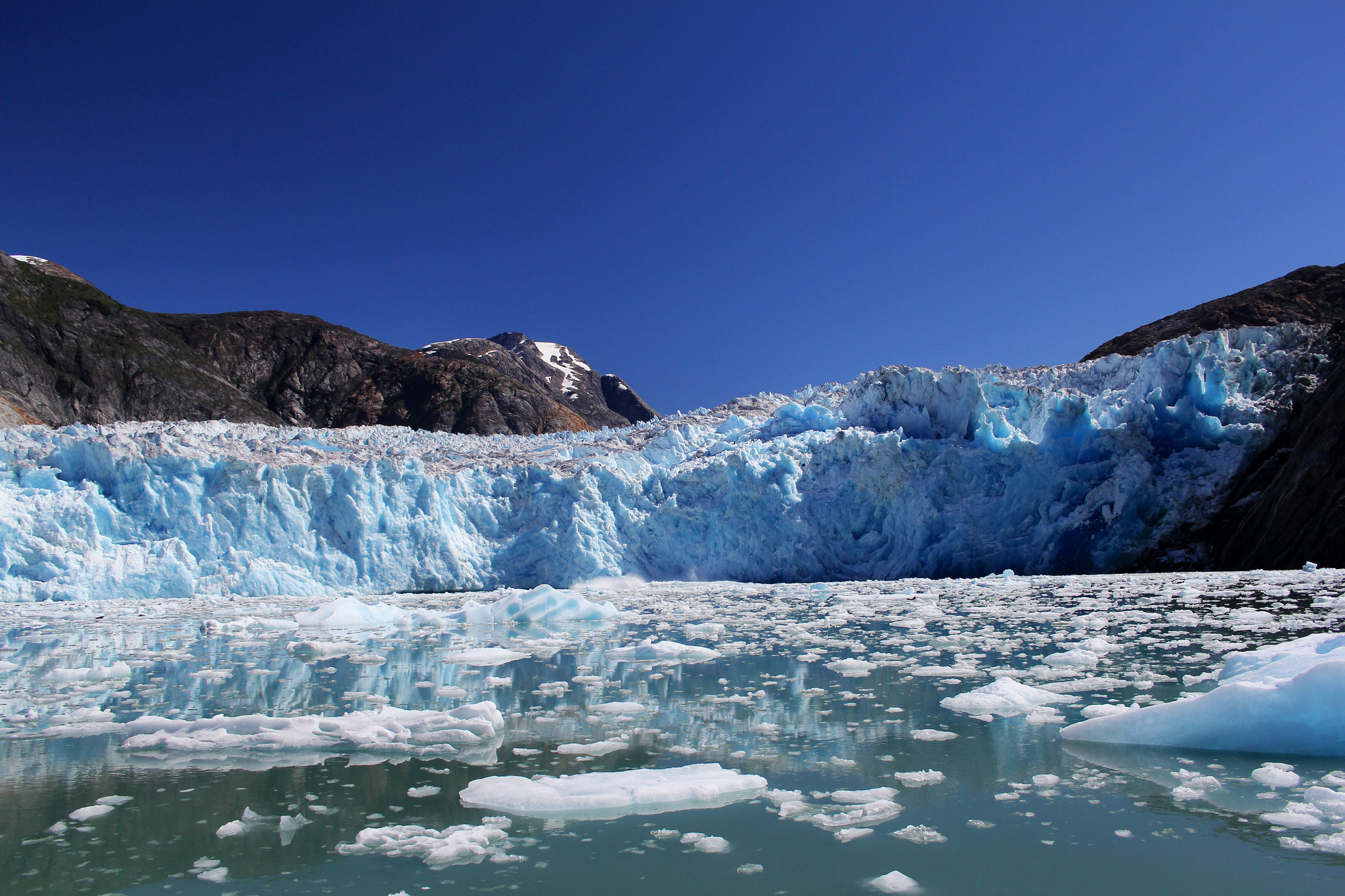 Обои горы, ледник, Аляска, залив, Alaska, Фьорд Трейси-Арм, Holkham Bay,  Tracy Arm Fjord на телефон и рабочий стол, раздел природа, разрешение  2048x1365 - скачать