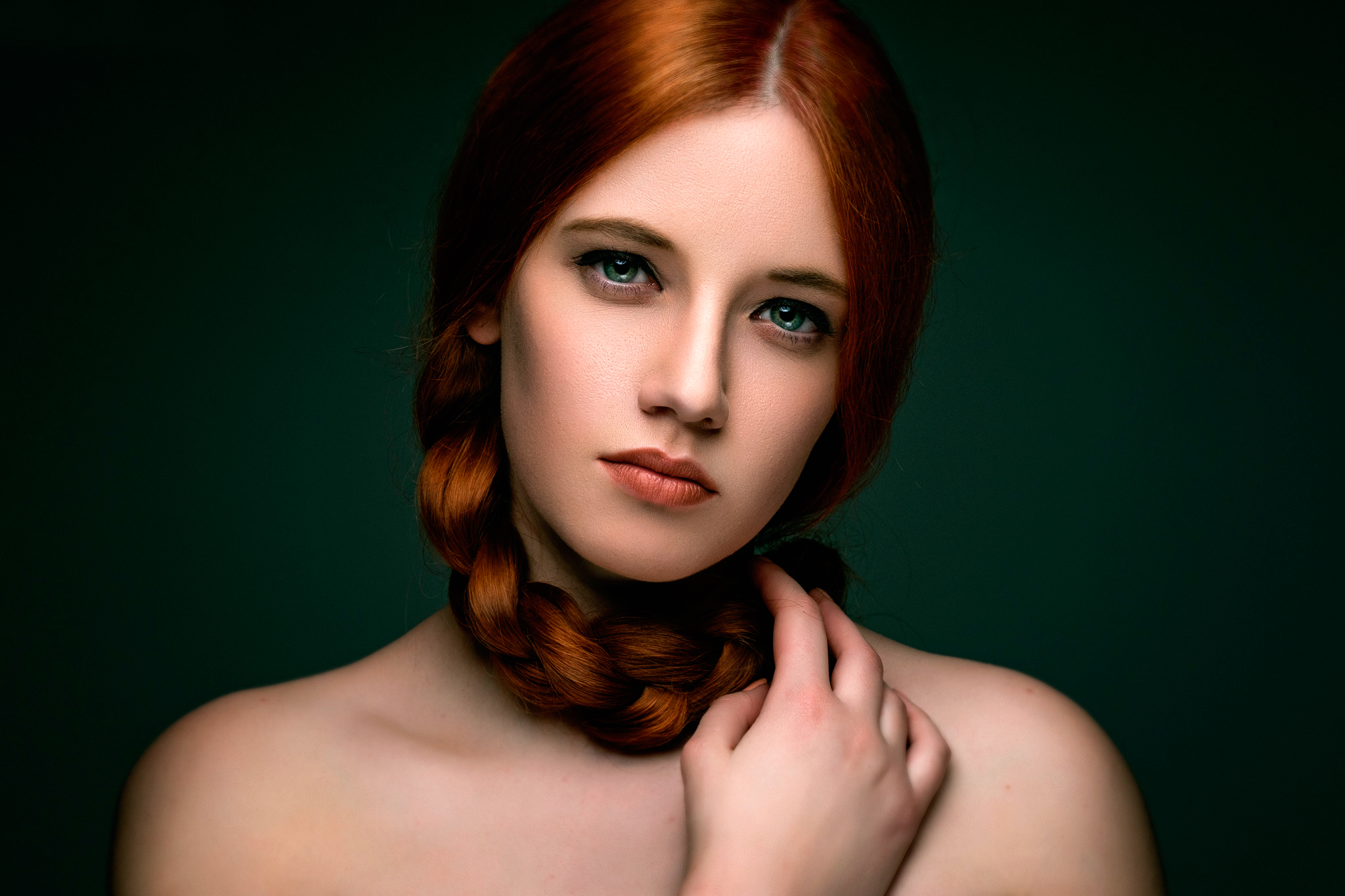 Portrait. Портрет девушки. Рыжая красавица. Рыжеволосая красавица с зелеными глазами. Портрет рыжей.