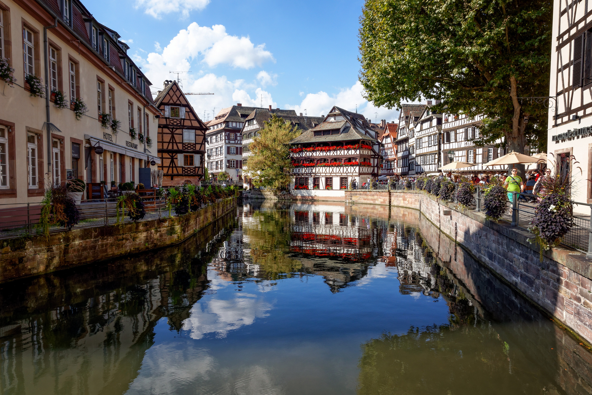 Canal france. Strasbourg Франция. Страсбург канал дом. Буживаль Франция. Strabburg город.