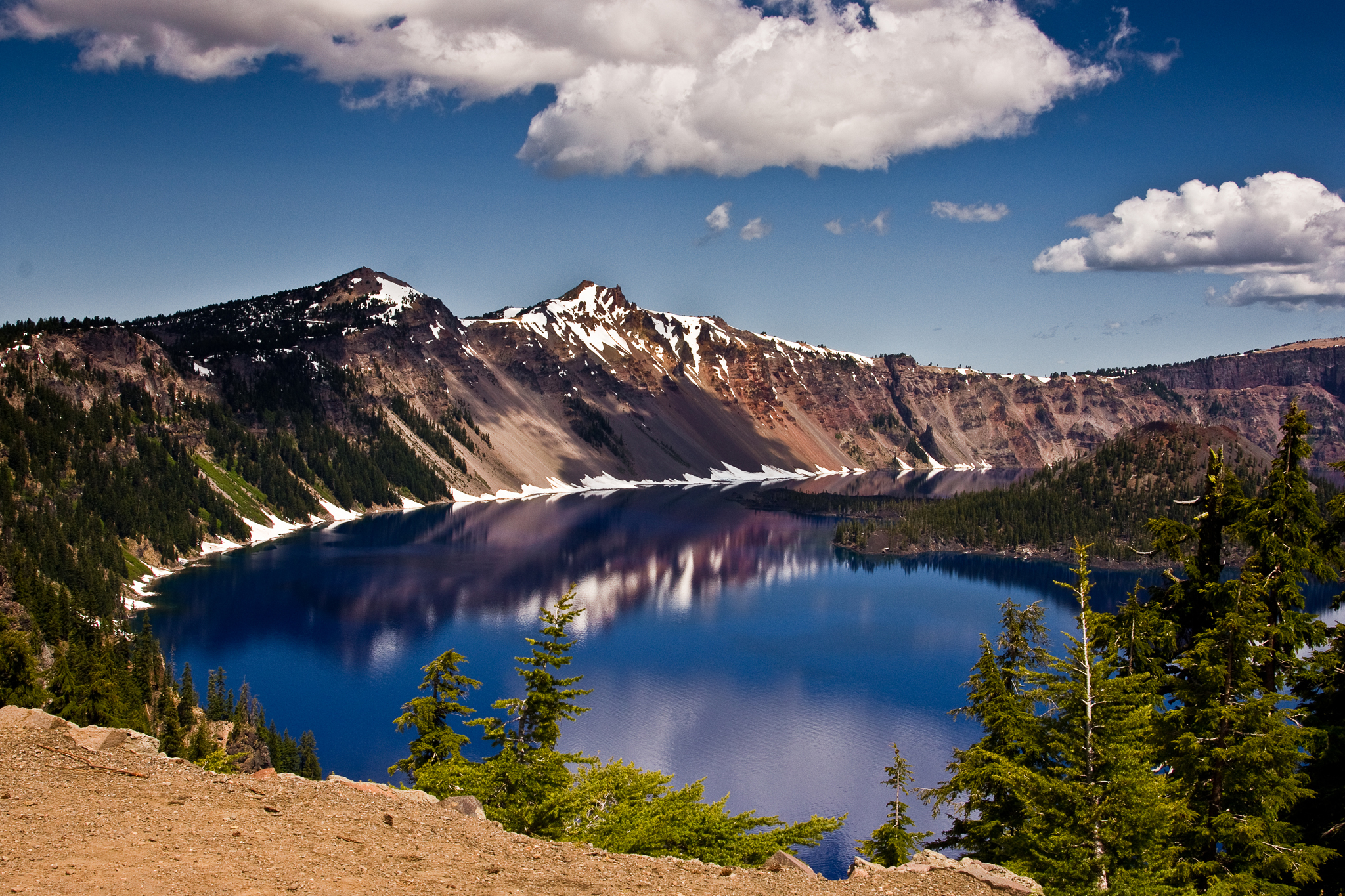 Глубокие горные озера. Большое Невольничье озеро. Озеро Azul. Озеро в кратере обои. Лёгкие пейзажа кратеров горы.