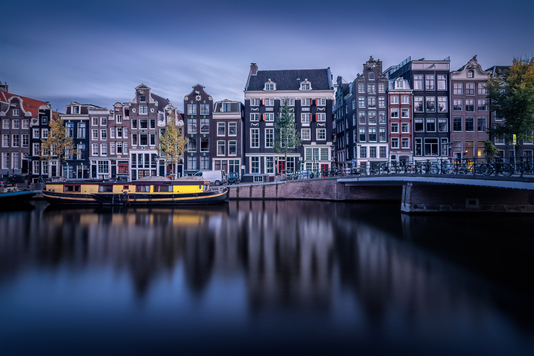 Amsterdam. Канал Сингел Амстердам. Амстердам центр города. Исторический центр Амстердама. Сингел канал Амстердам фото.