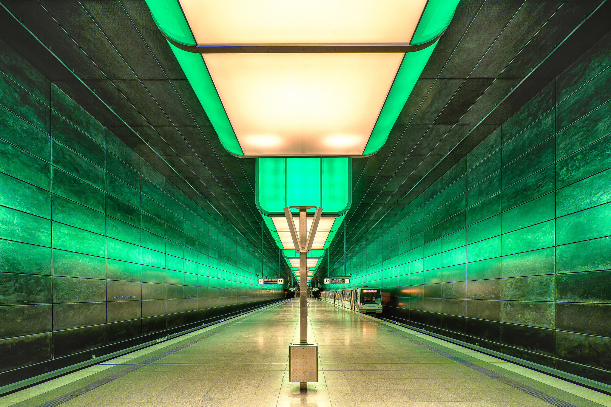 Включи красивую станцию. Метро. Станция метро. Зеленая станция метро. Самые красивые станции метро.