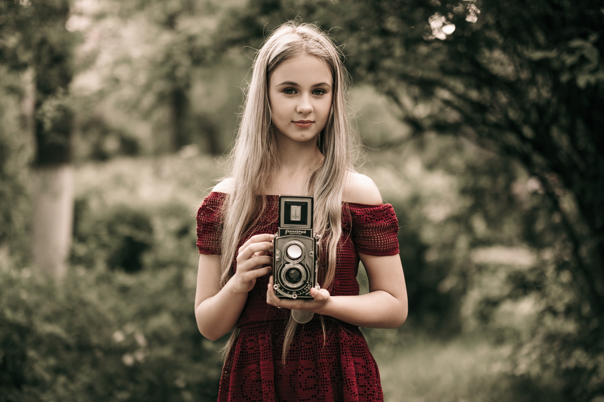 Camera girl. Девушка фотограф. Девушка с фотоаппаратом. Фотомодель с фотоаппаратом. Фотосессия девушка с фотоаппаратом.