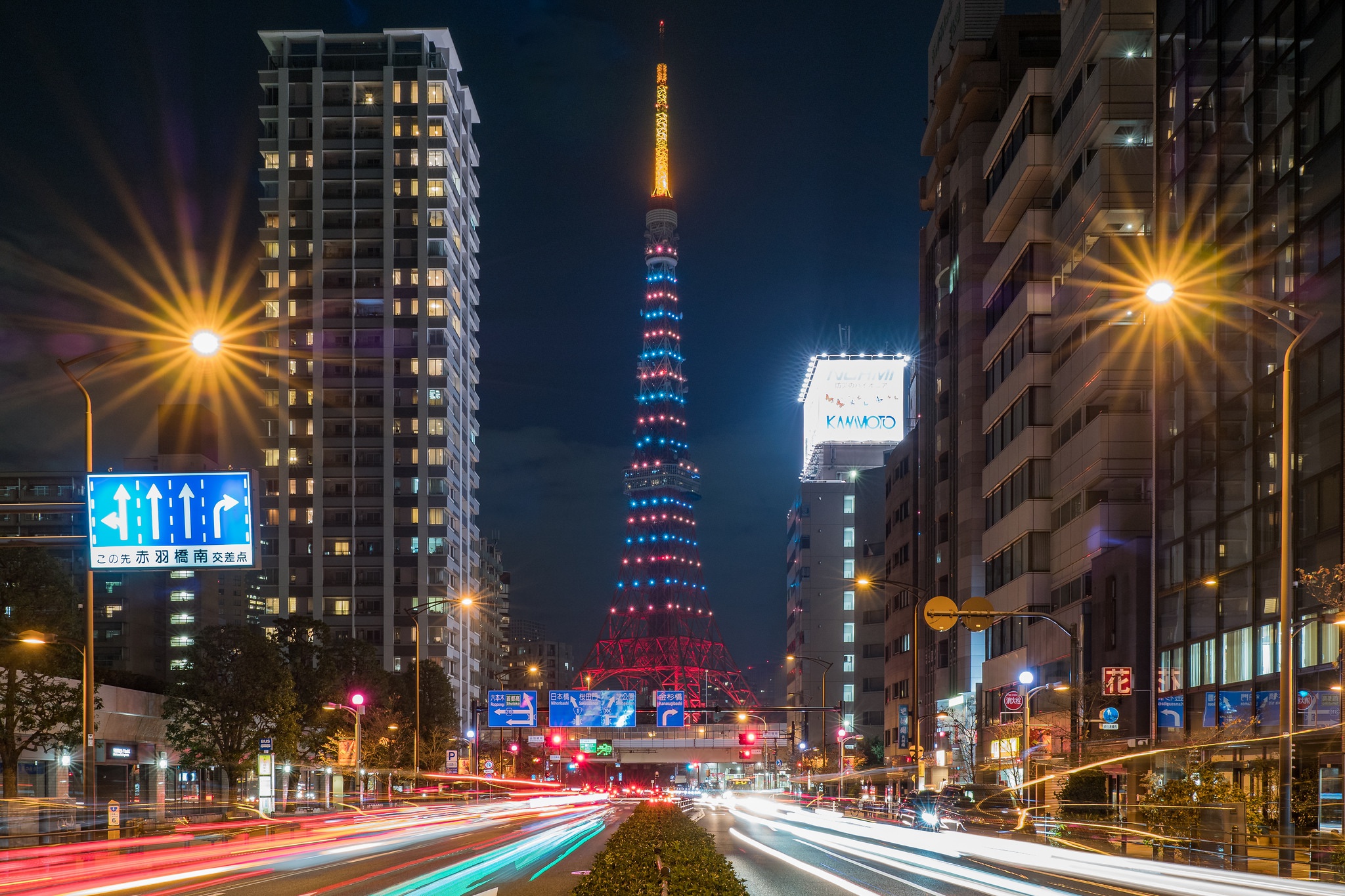 Tower road. Tokyo Tower. Башни с огнями бегущими в Екатеринбурге. Небоскреб time lapse. Токио яркие фото города.