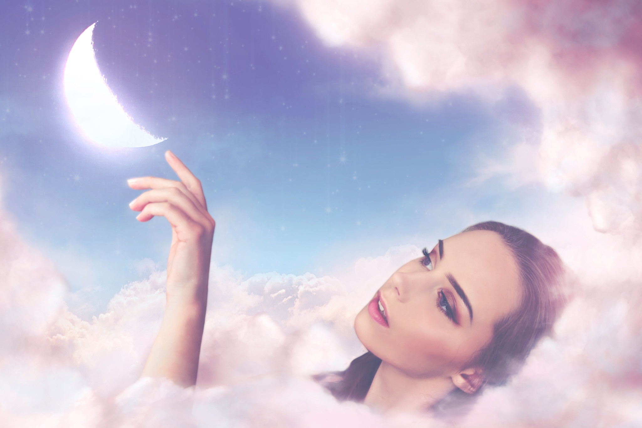Песня небо и луна слушать. Девушка в облаках. Облако с лицом. Девушка над облаками.