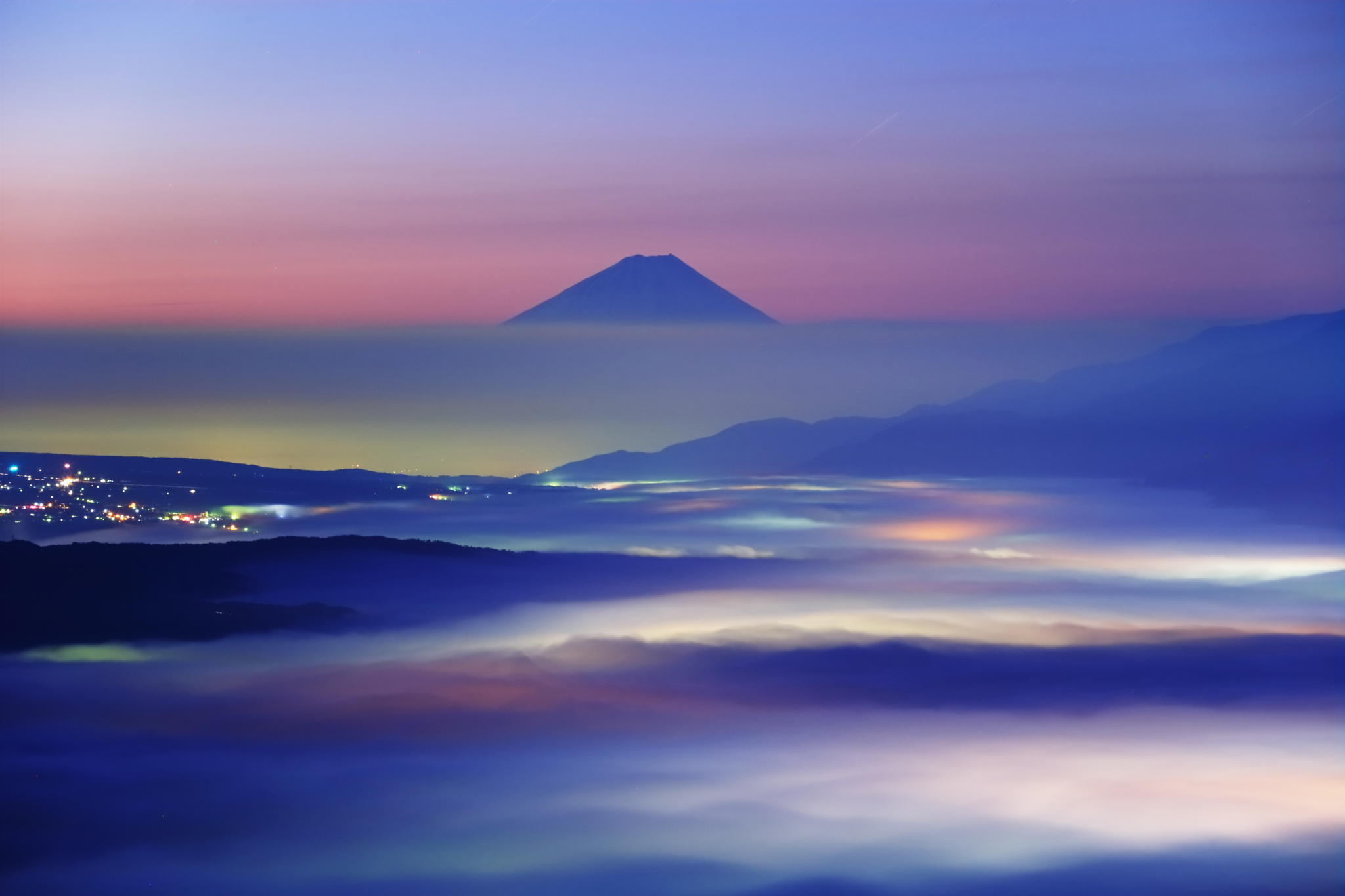 Японские облака. Гора Фудзияма в Японии. Япония рассвет гора Фуджи. Гора Фудзияма в Японии закат. Япония Фудзияма рассвет.