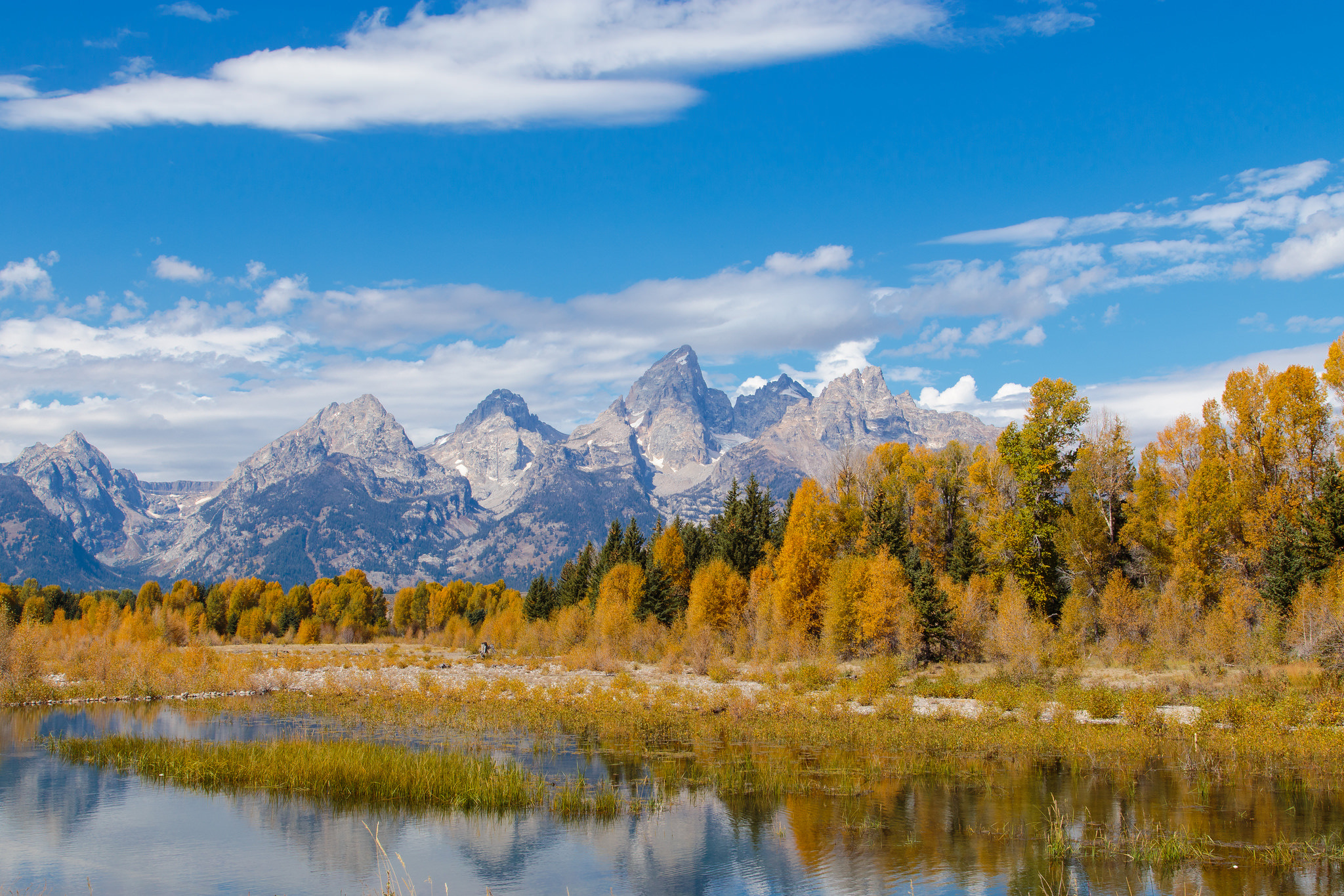 Wyoming mountains. Парк Гранд-Титон США. Гранд-Титон Вайоминг гора. Парк Гранд Титон Вайоминг. Национальный парк Гранд-Титон, Вайоминг, США.