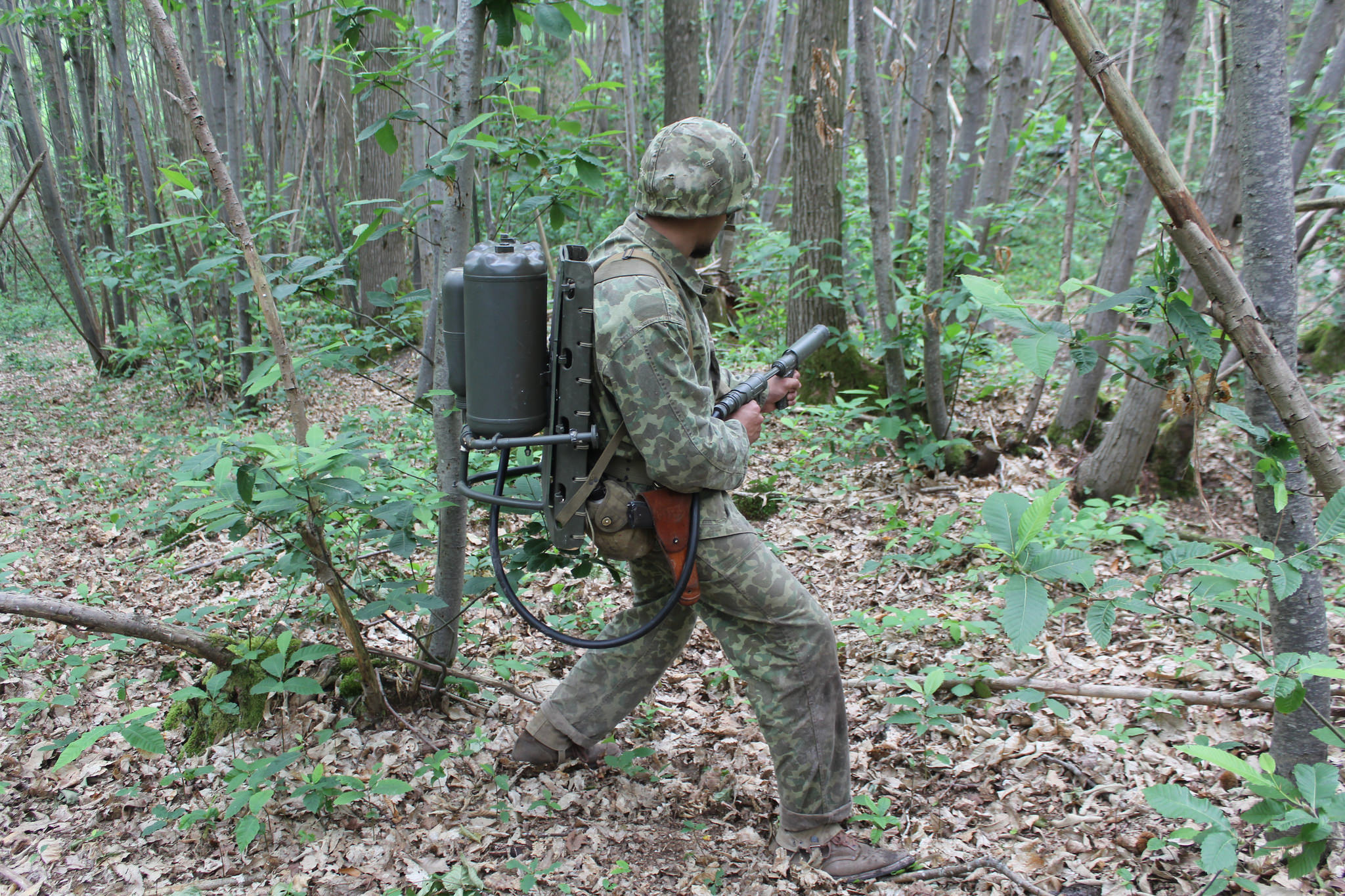 Лес солдата. Военный огнеметчик.