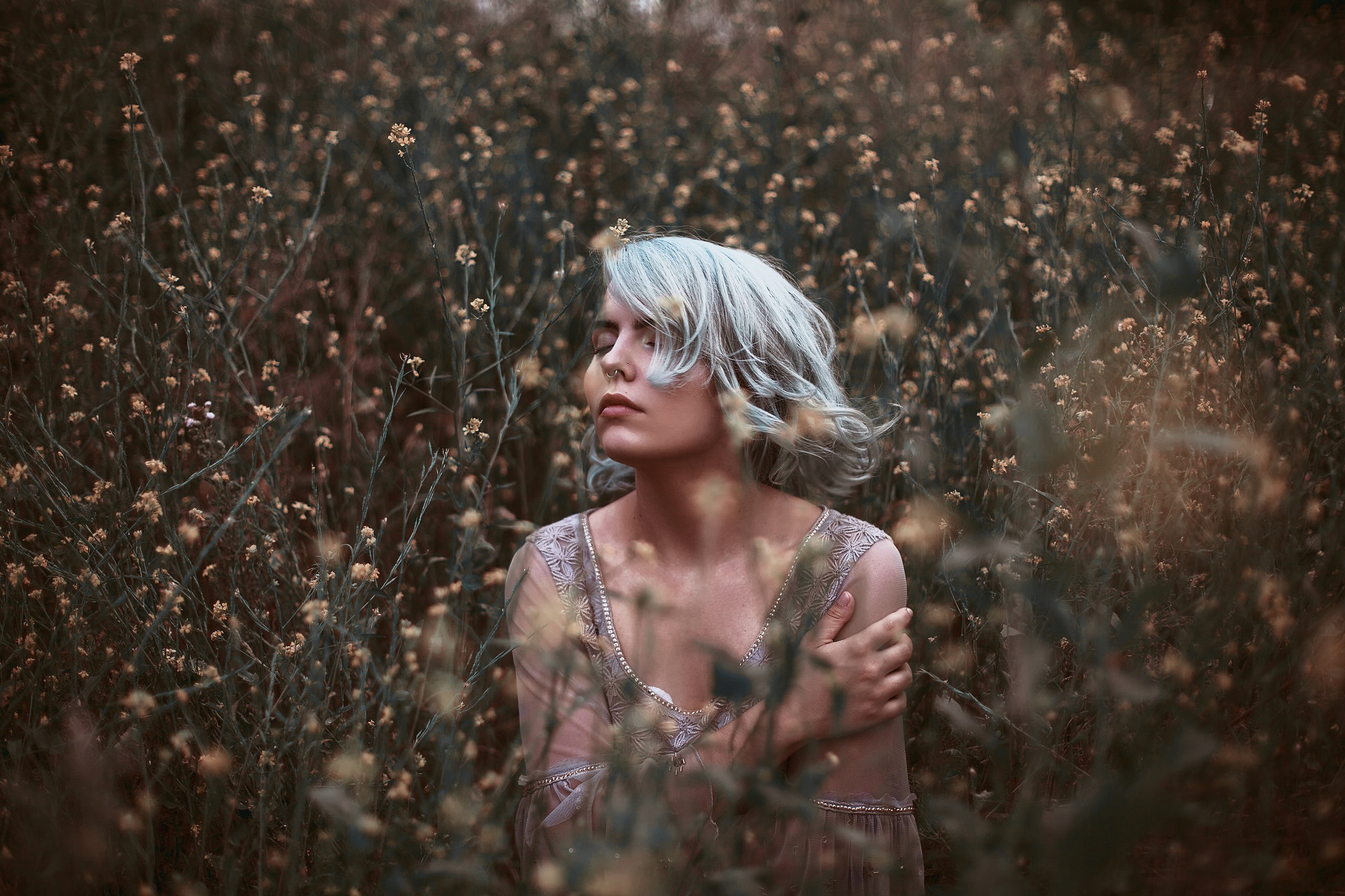 She watered the flowers. Девушка с волосами облаками. Волосы закрывают лицо из фильма. Женщина закрывает лицо цветами Ой всё HD. Inhale Xerxes feat. Aleah.